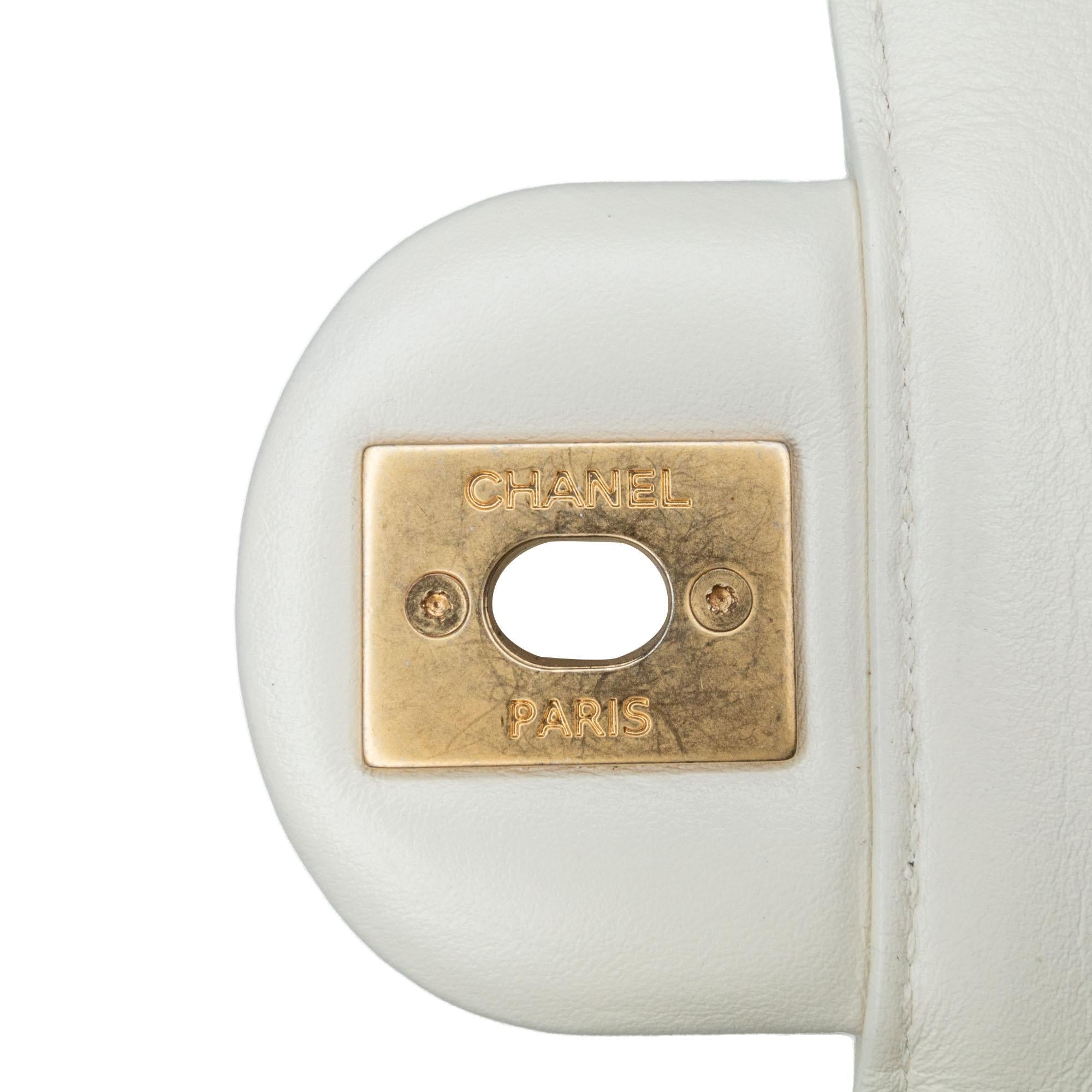 Chanel CC Quilted Lambskin Round Moon Messenger Flap (SHG-ZHZyok)
