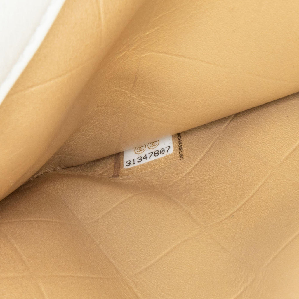 Chanel CC Quilted Lambskin Round Moon Messenger Flap (SHG-ZHZyok)