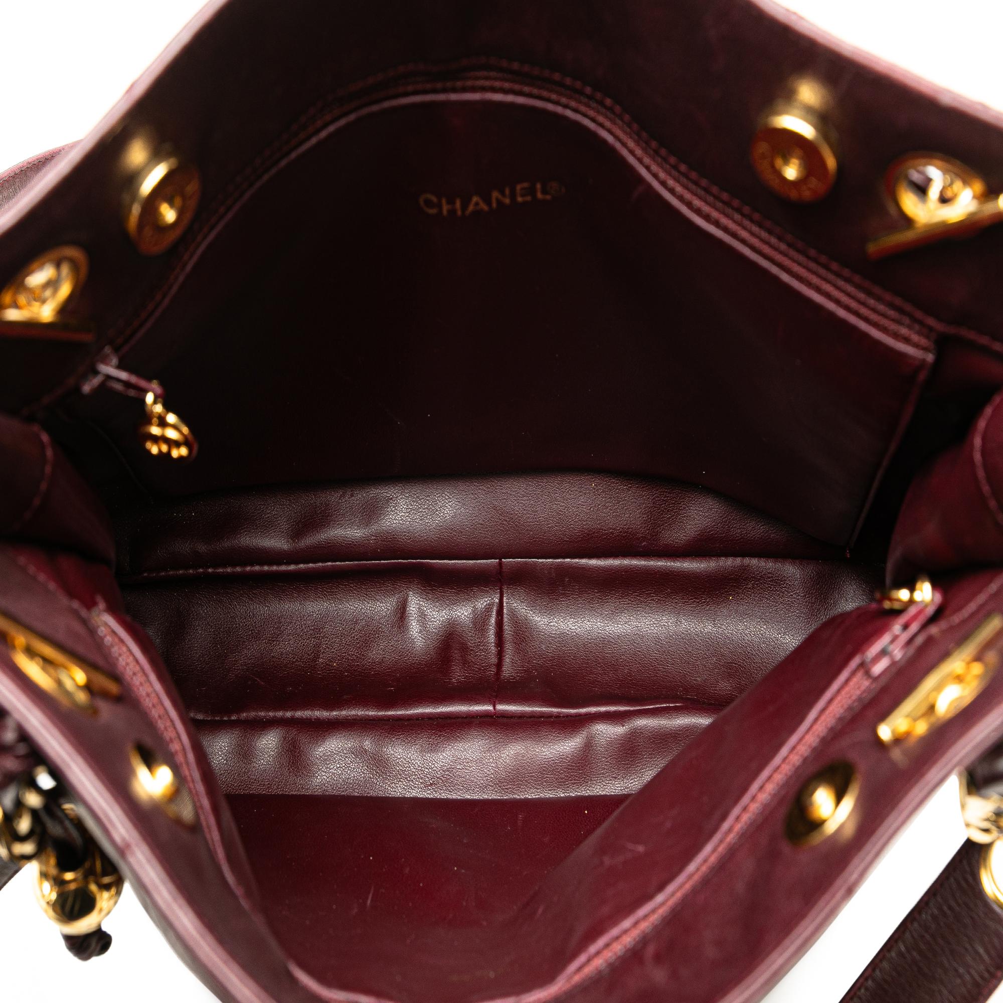 Chanel CC Quilted Lambskin Tote (SHG-uv9hyd)