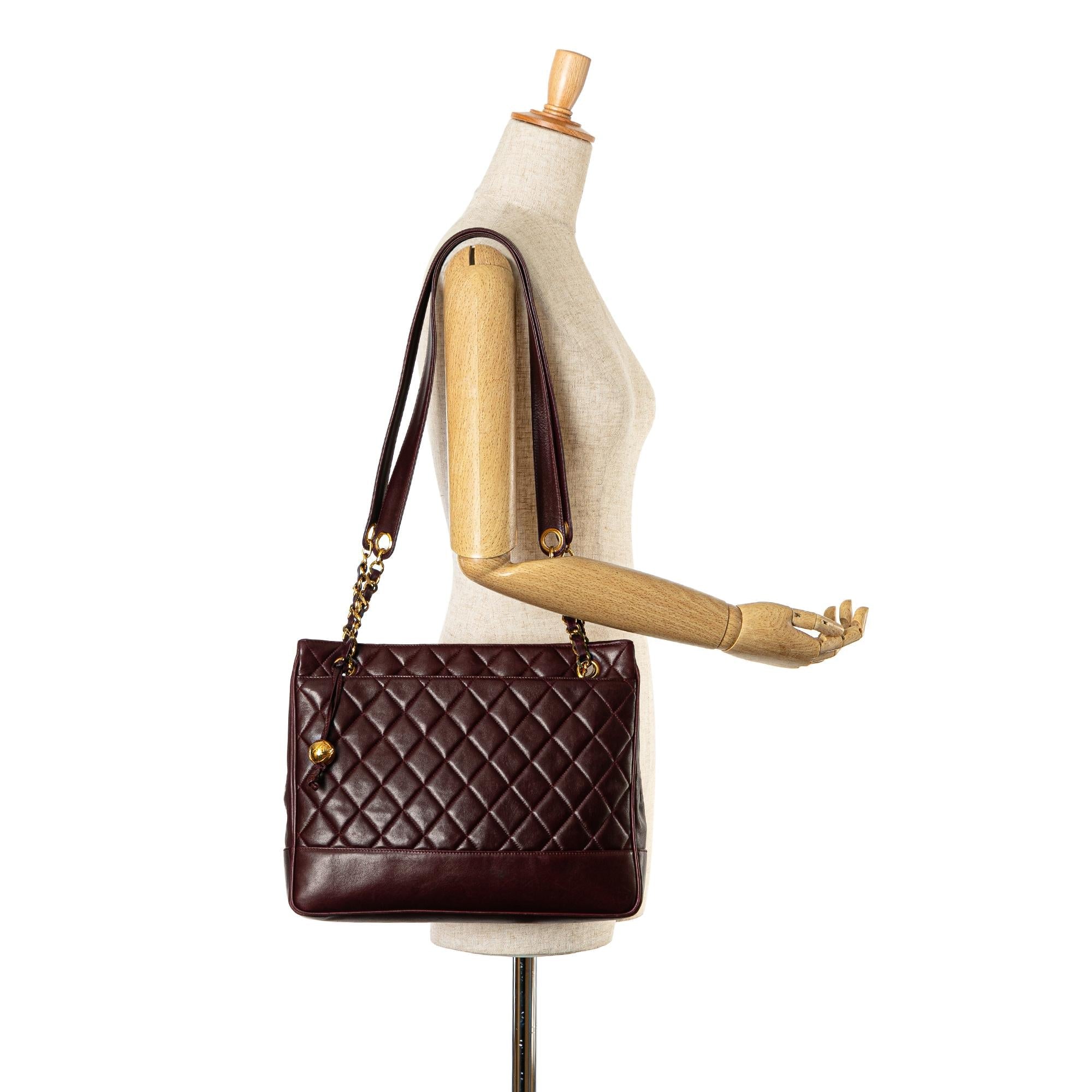 Chanel CC Quilted Lambskin Tote (SHG-uv9hyd)