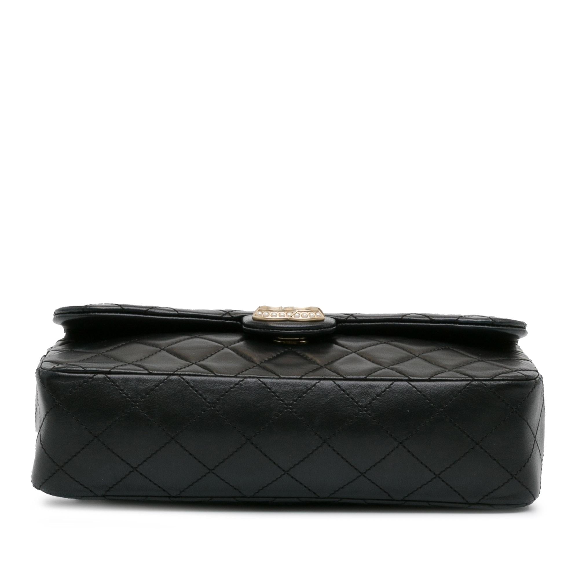 Chanel CC Quilted Lambskin Westminster Pearl Flap (SHG-gi93nx)