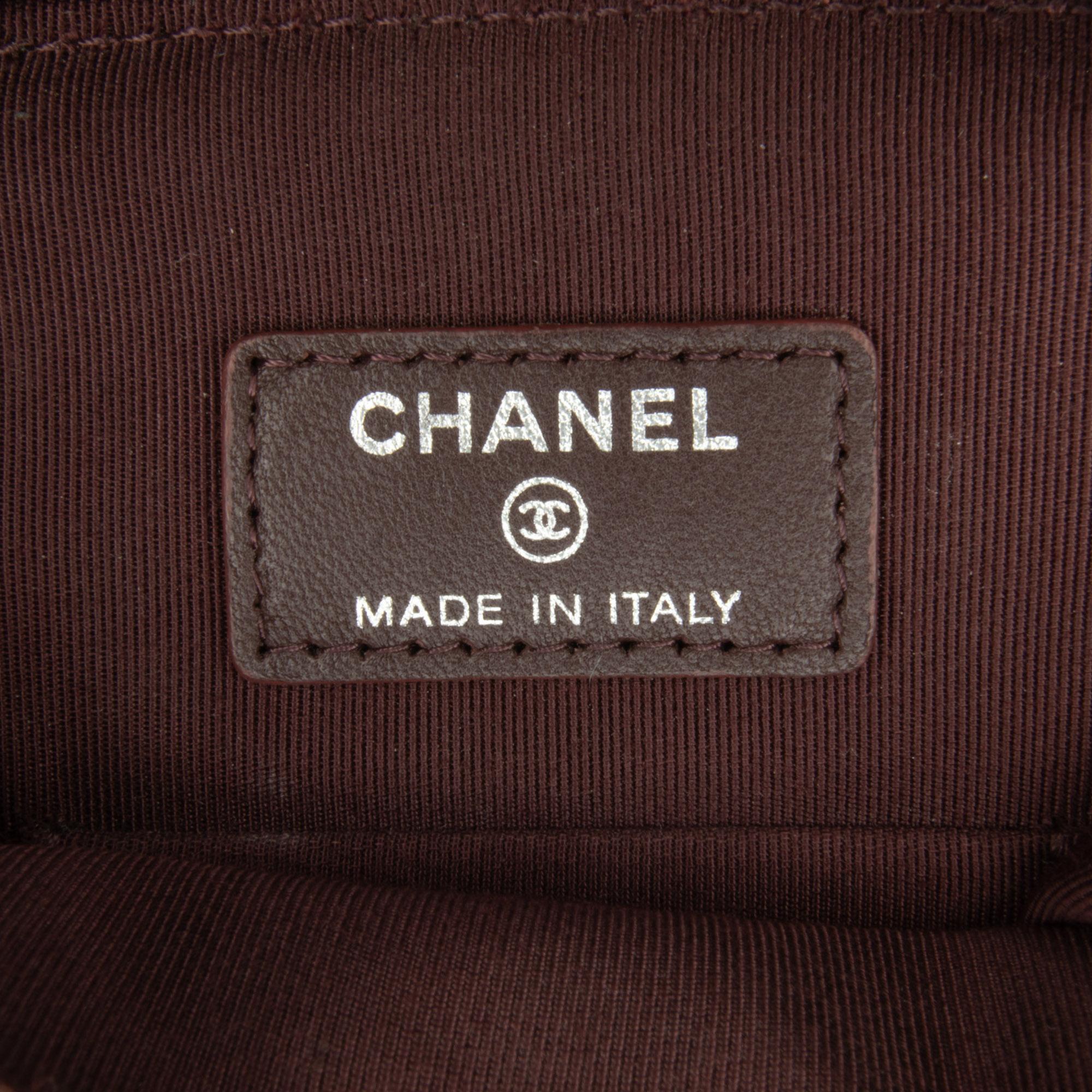 Chanel CC Quilted Lambskin Zip Phone Case (SHG-6GbcPW)