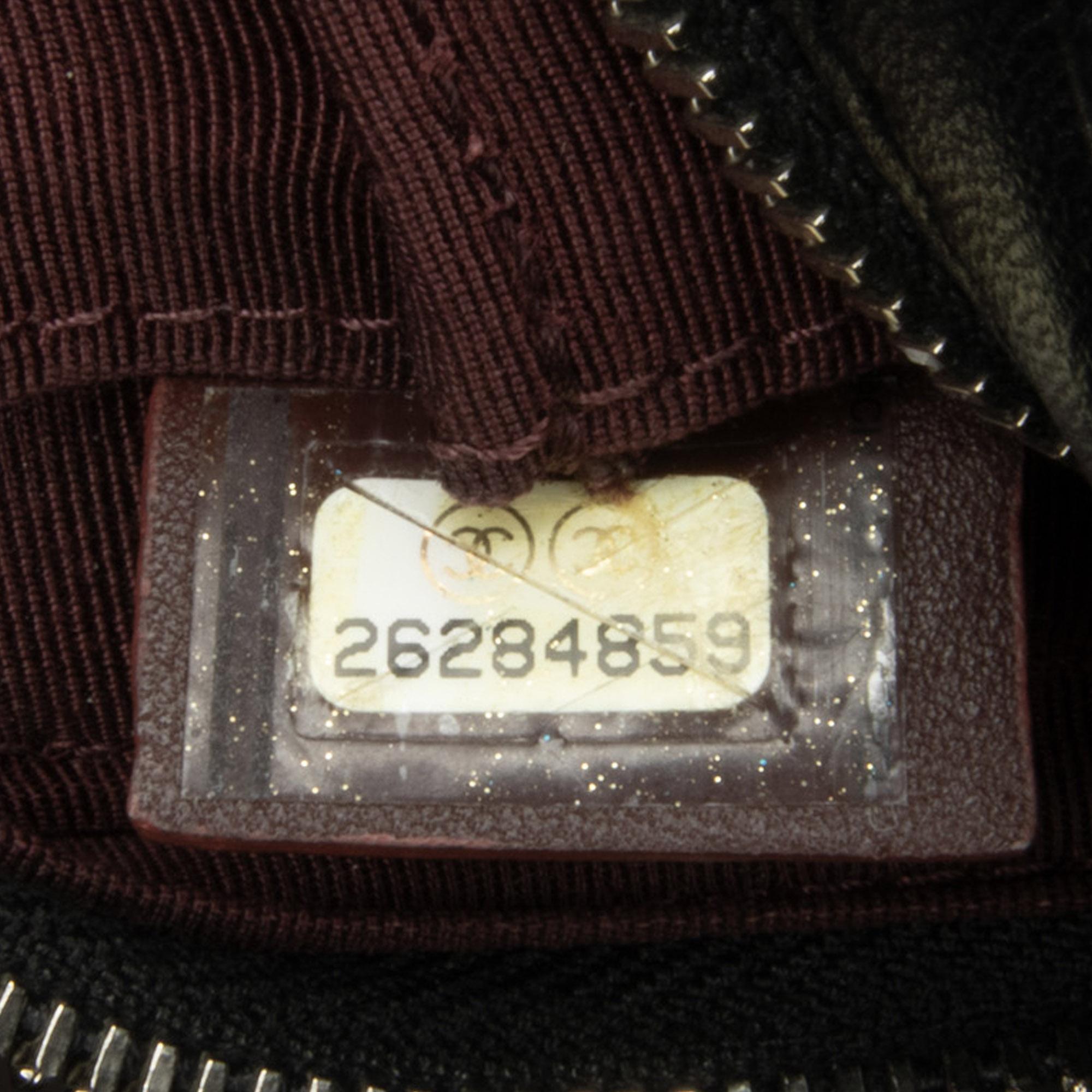 Chanel CC Quilted Lambskin Zip Phone Case (SHG-6GbcPW)