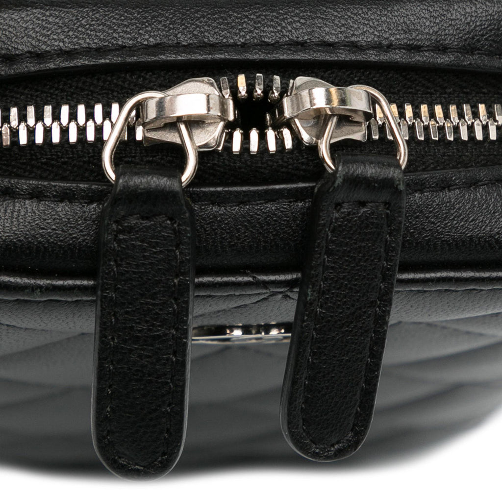 Chanel CC Quilted Lambskin Zip Phone Case (SHG-6GbcPW)