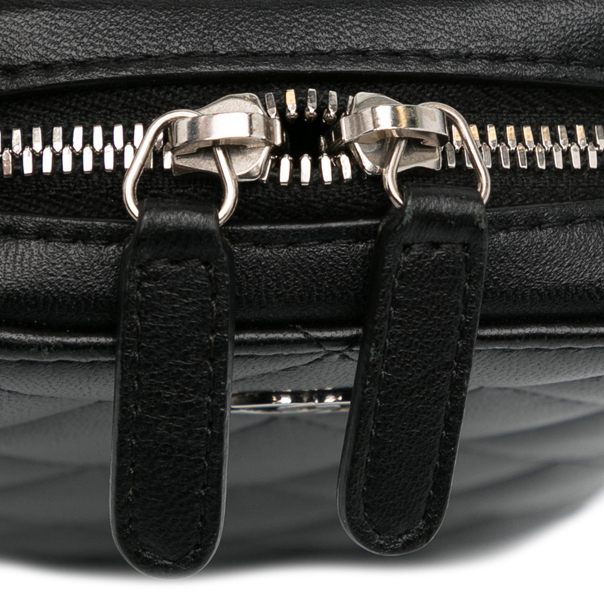 Chanel CC Quilted Lambskin Zip Phone Case (SHG-6GbcPW)