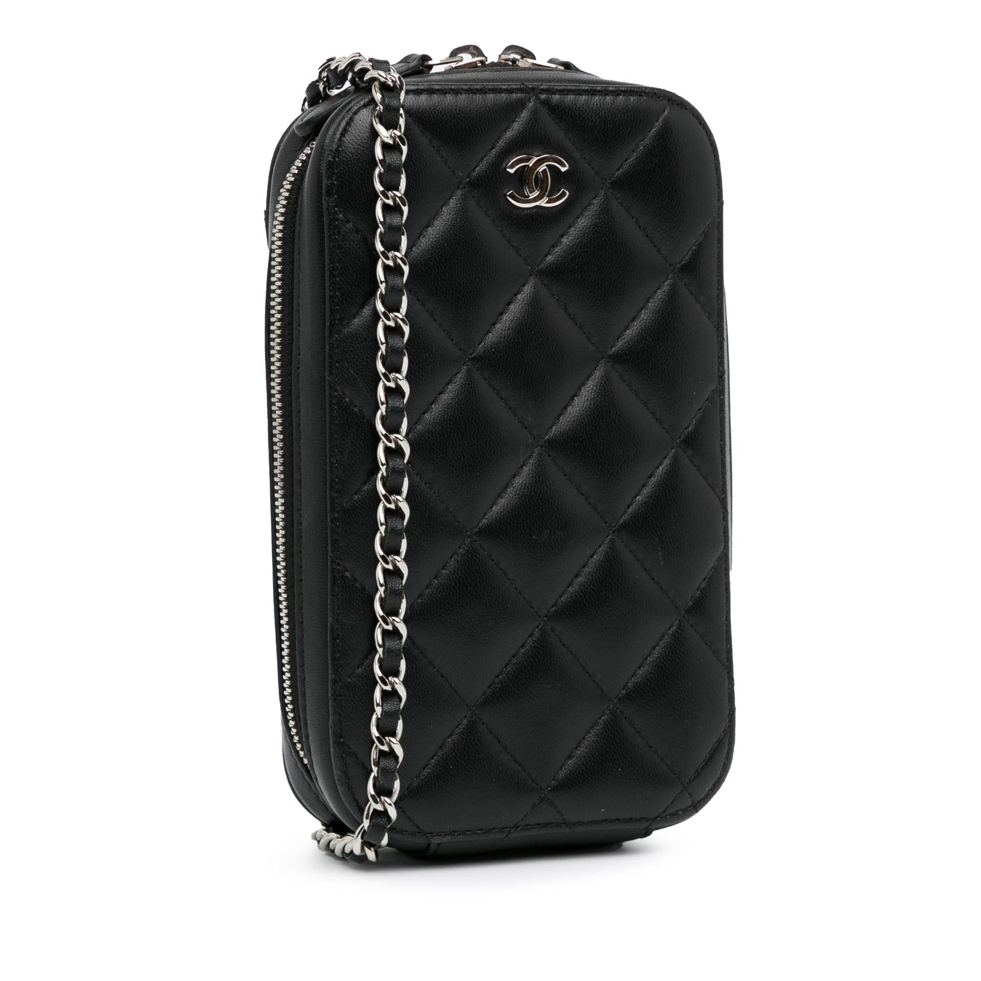 Chanel CC Quilted Lambskin Zip Phone Case (SHG-6GbcPW)