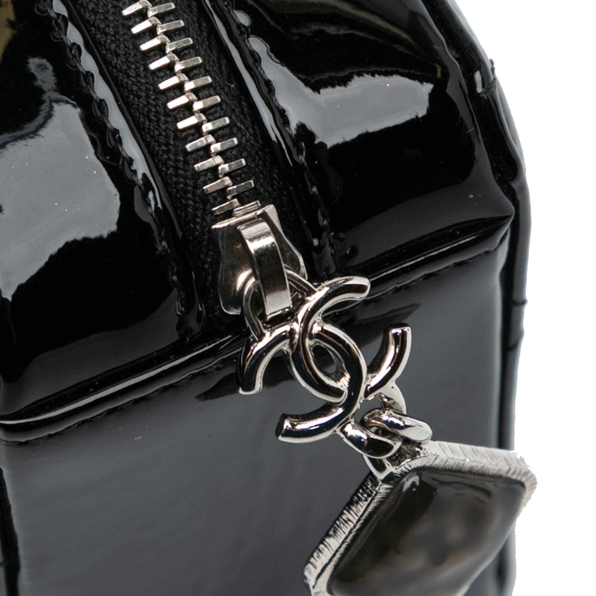 Chanel CC Quilted Patent Clutch With Chain (SHG-ROhwQv)