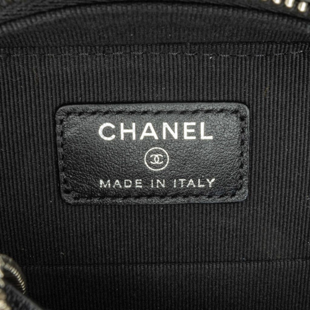 Chanel CC Quilted Patent Clutch With Chain (SHG-ROhwQv)