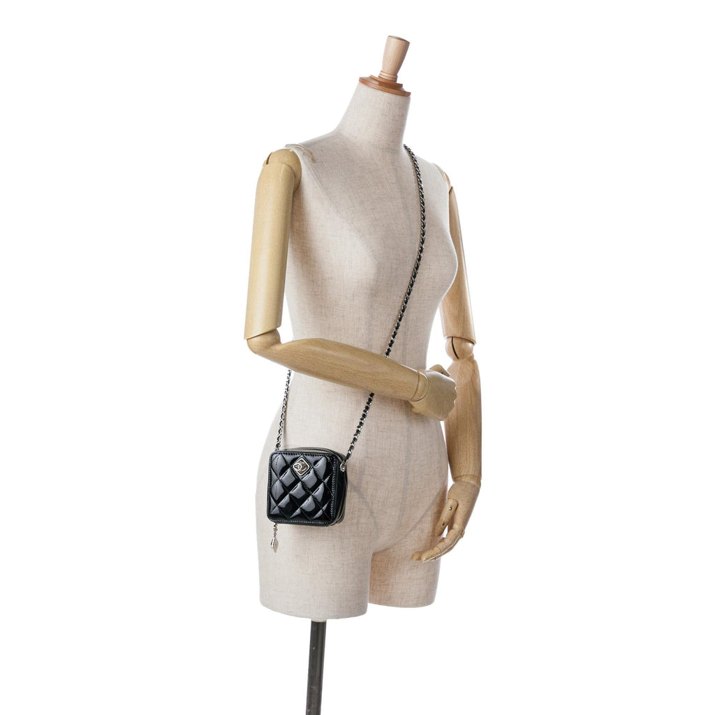 Chanel CC Quilted Patent Diamond Resin Clutch With Chain