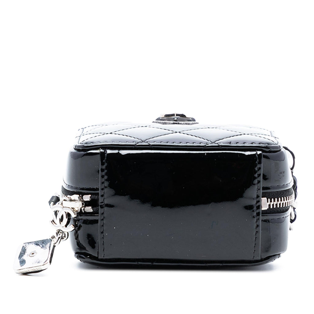 Chanel CC Quilted Patent Diamond Resin Clutch With Chain