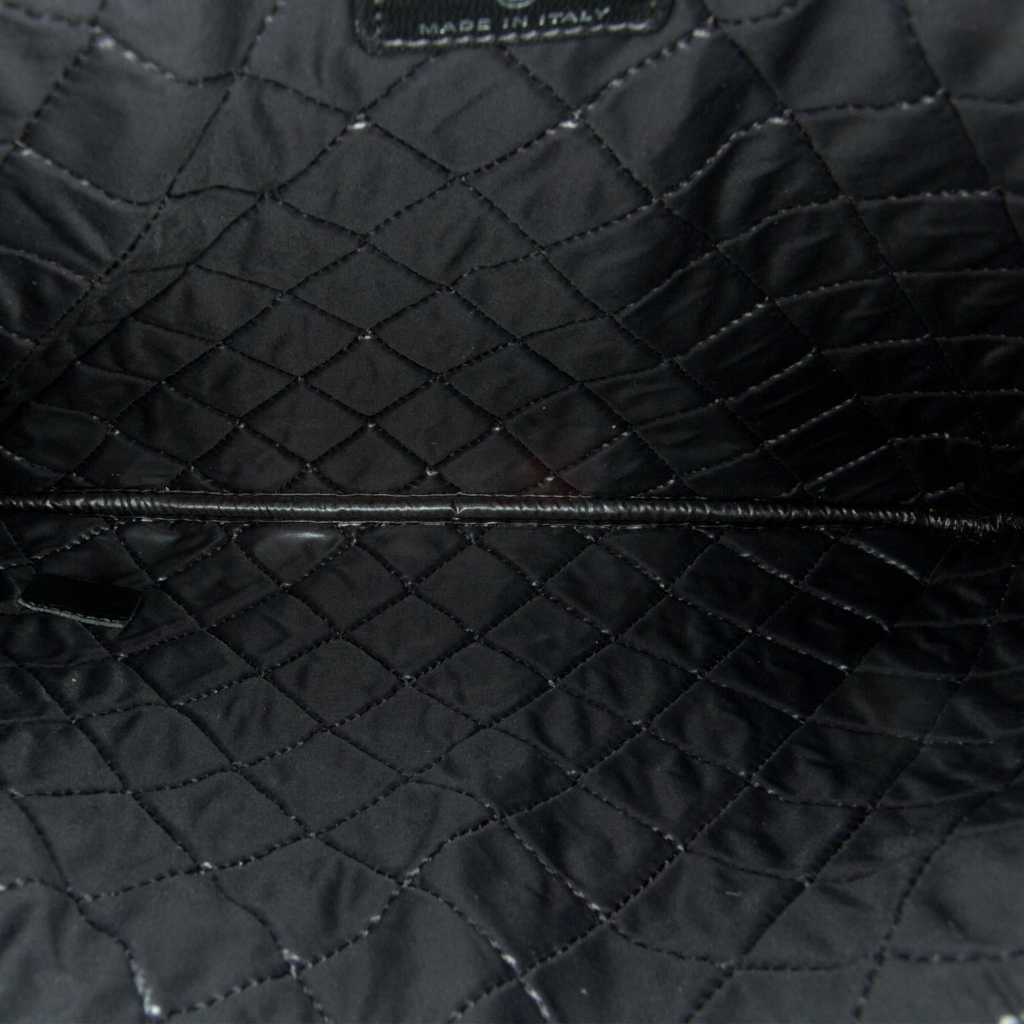 Chanel CC Quilted Patent Leather Pouch (SHG-30waO1)