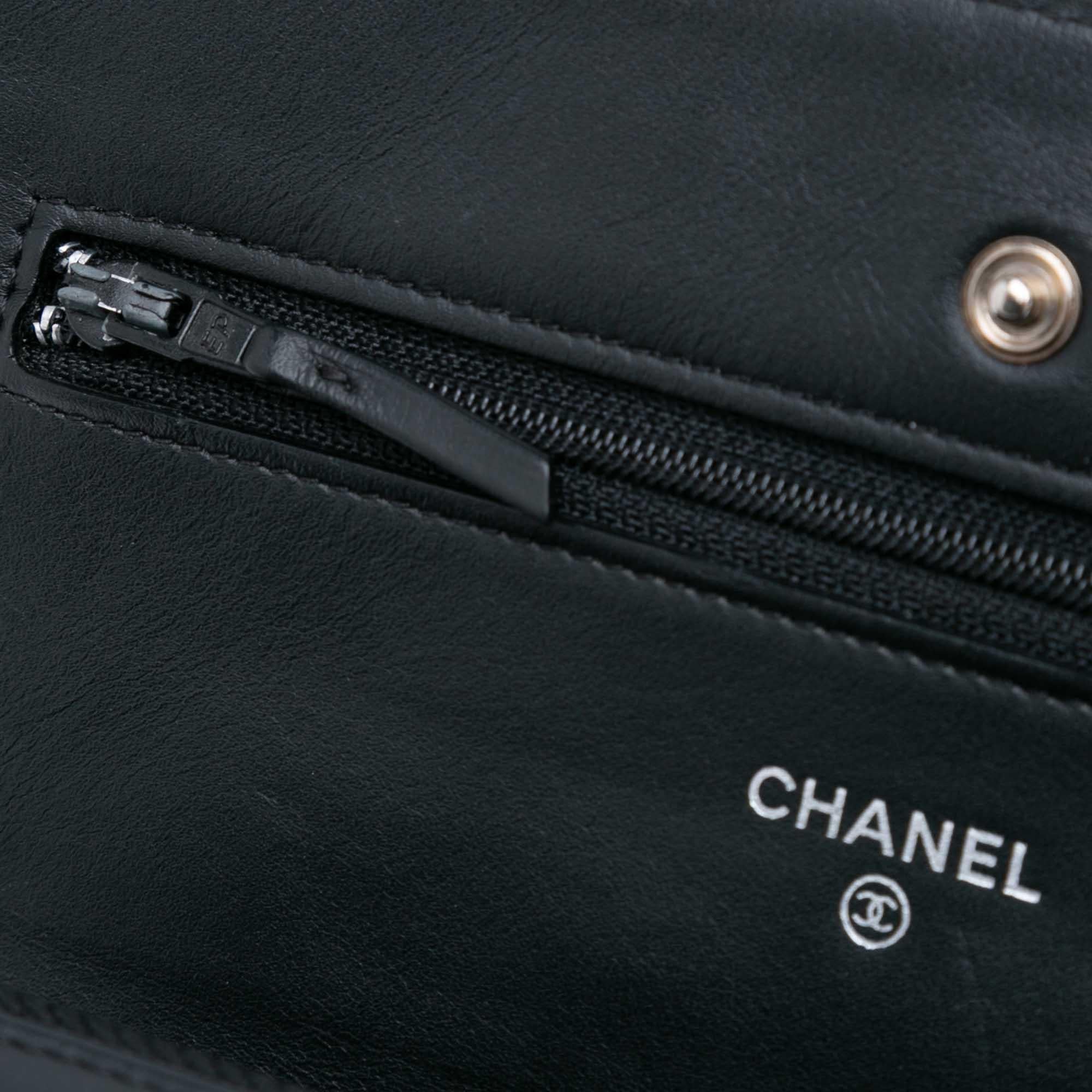 Chanel CC Quilted Patent Wallet On Chain (SHG-u1EQdo)