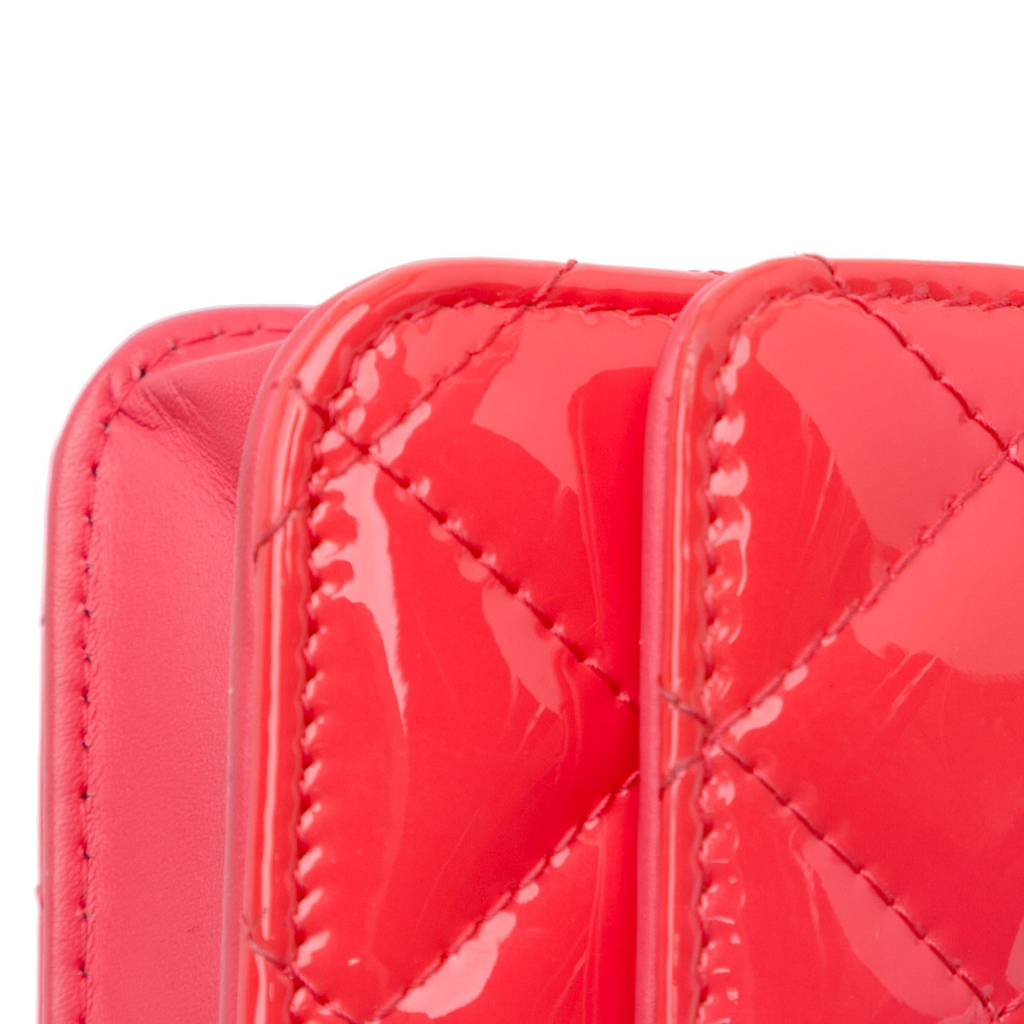 Chanel CC Quilted Patent Wallet on Chain (SHG-JFP2pp)