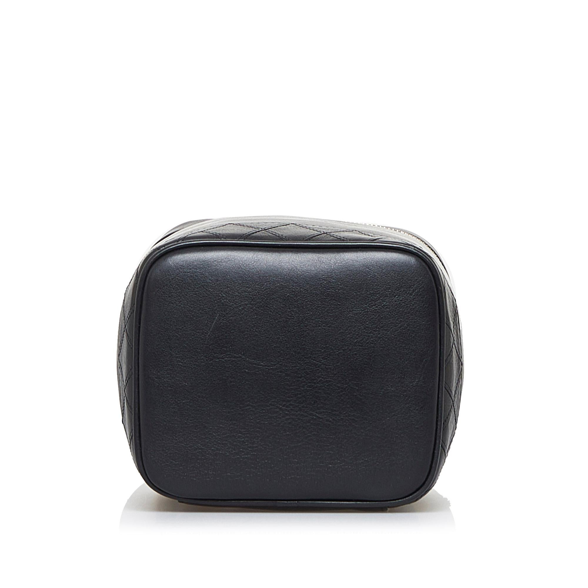 Chanel CC Vanity Bag (SHG-uMnXe2)