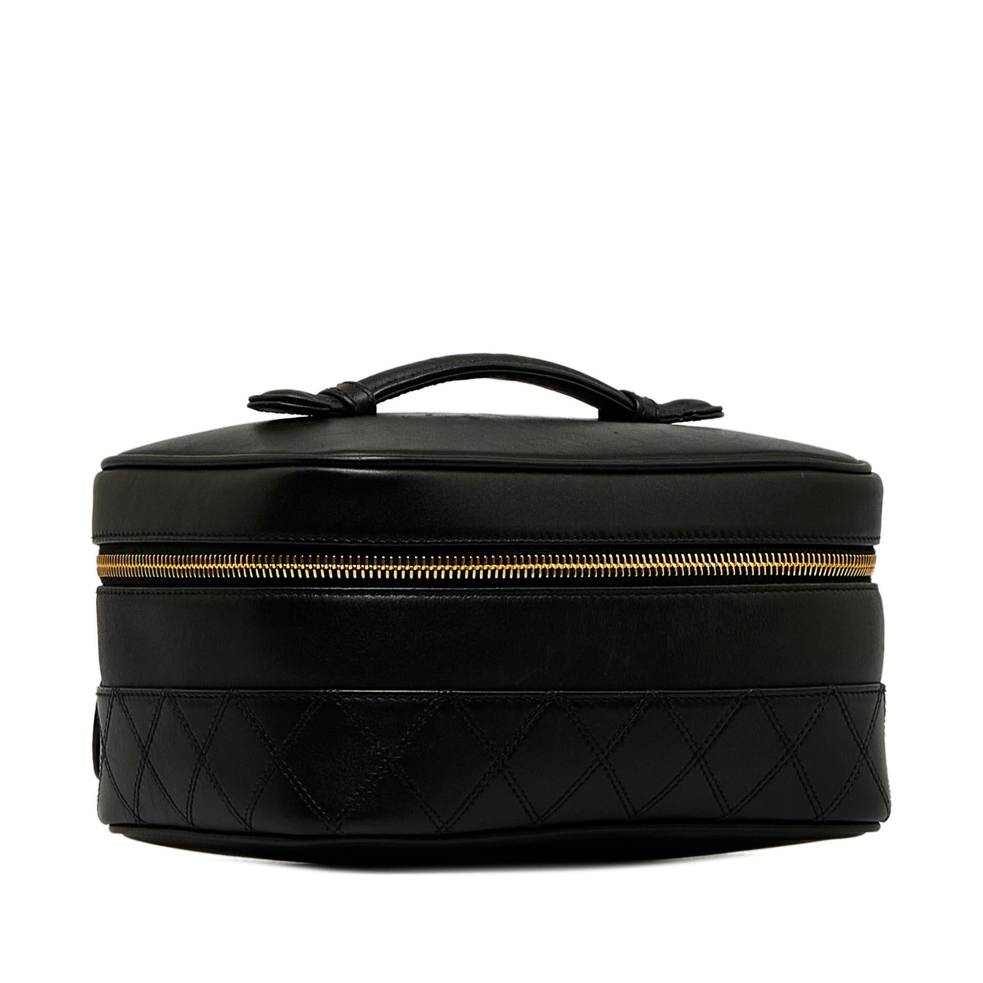Chanel CC Vanity Bag (SHG-4hIqPQ)
