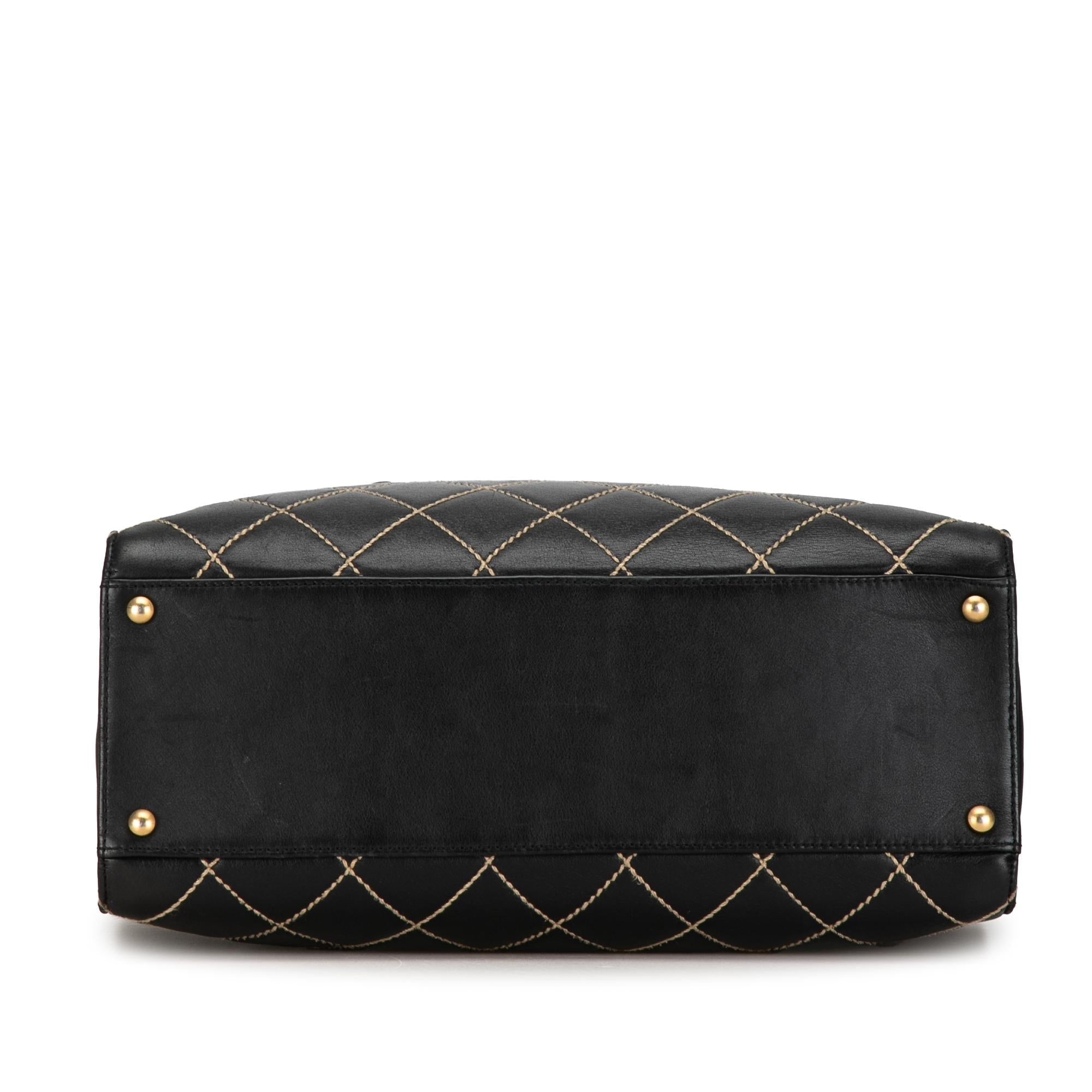 Chanel CC Wild Stitch Calfskin Tote (SHG-jhoL0S)