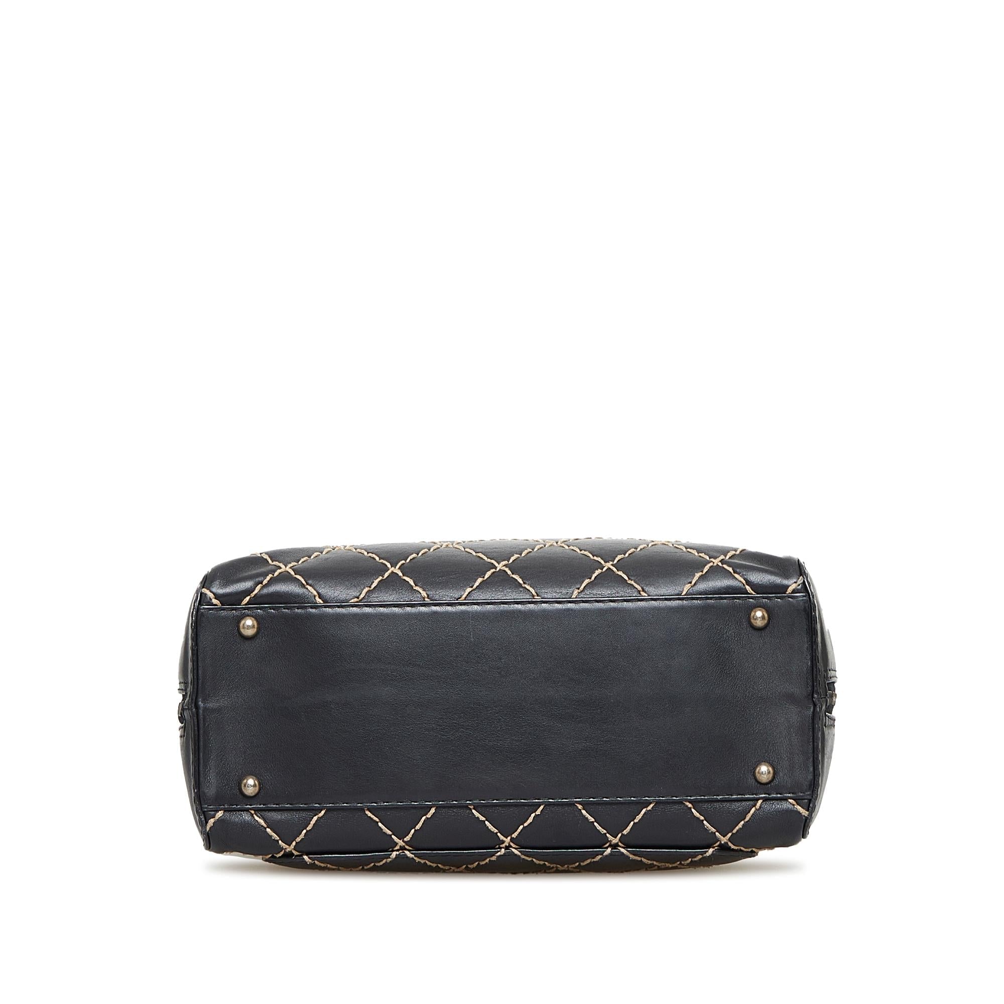 Chanel CC Wild Stitch Handbag (SHG-vbWh5u)
