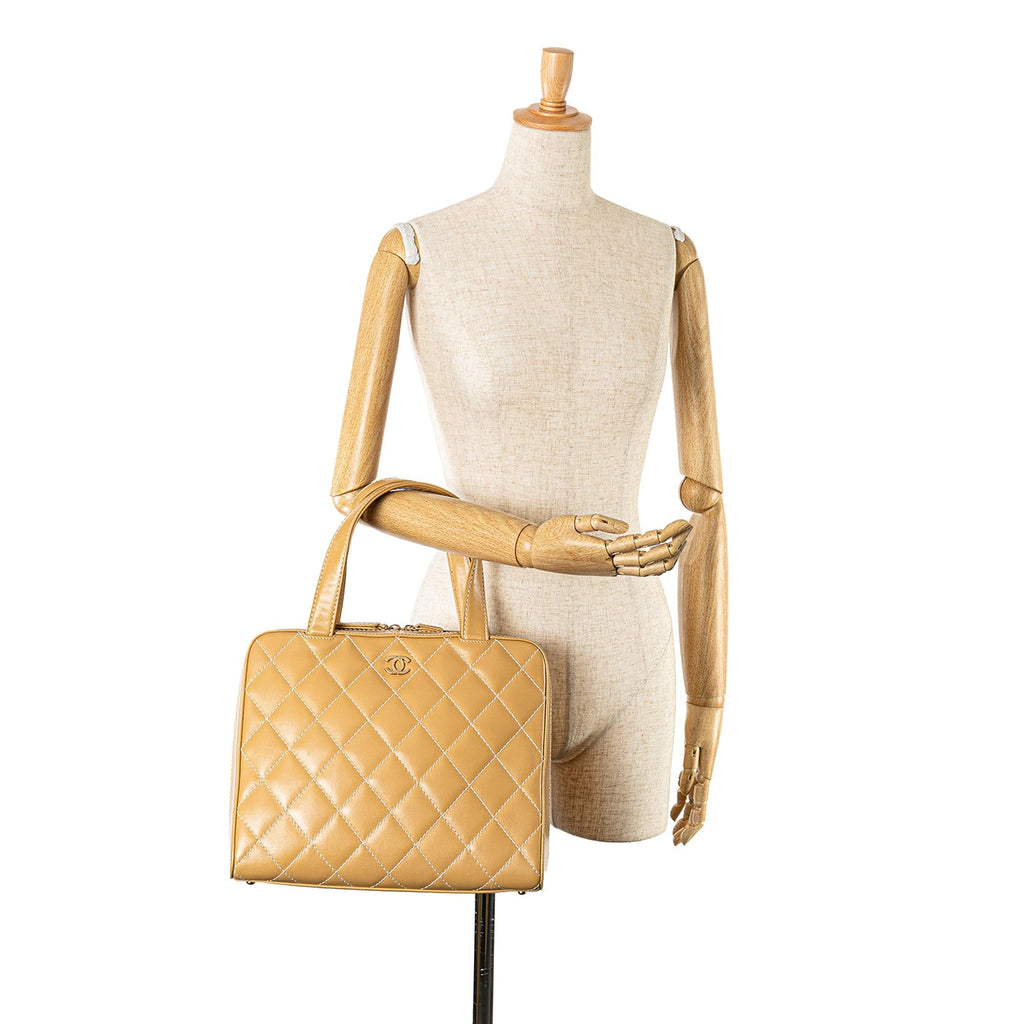 Chanel CC Wild Stitch Handbag (SHG-oe5AW6)