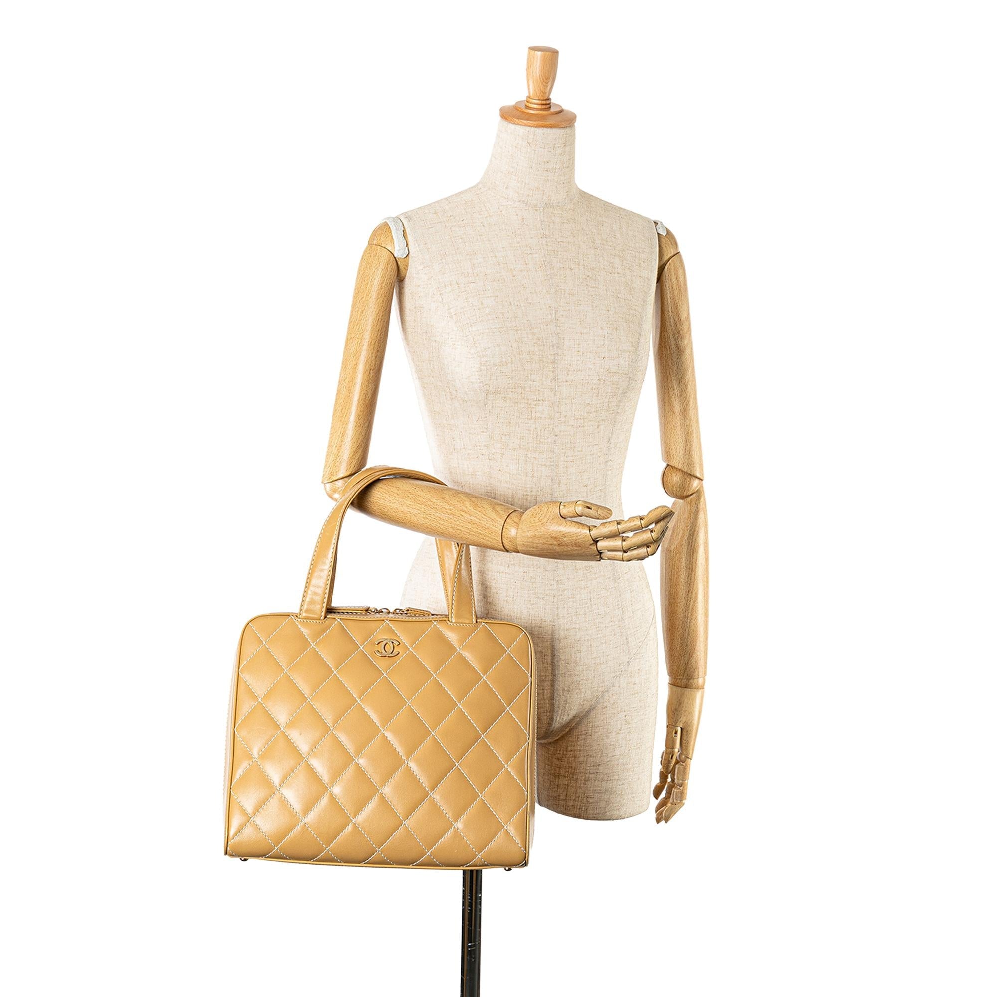 Chanel CC Wild Stitch Handbag (SHG-oe5AW6)