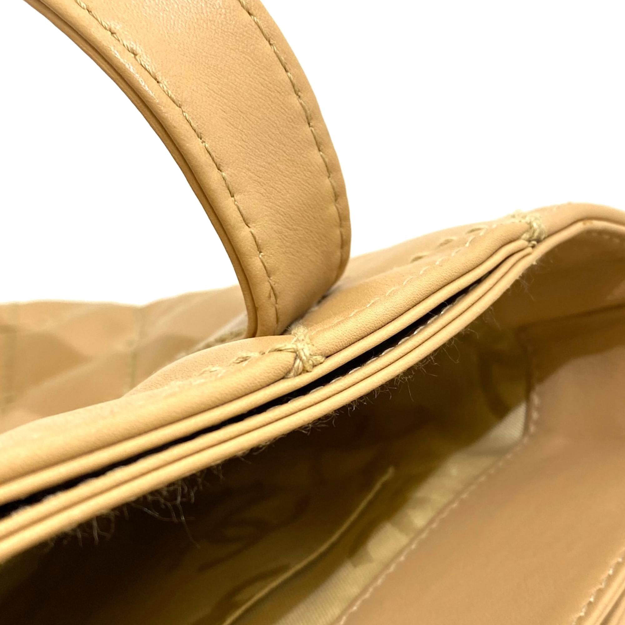 Chanel CC Wild Stitch Lambskin Handbag (SHG-dhxke3)