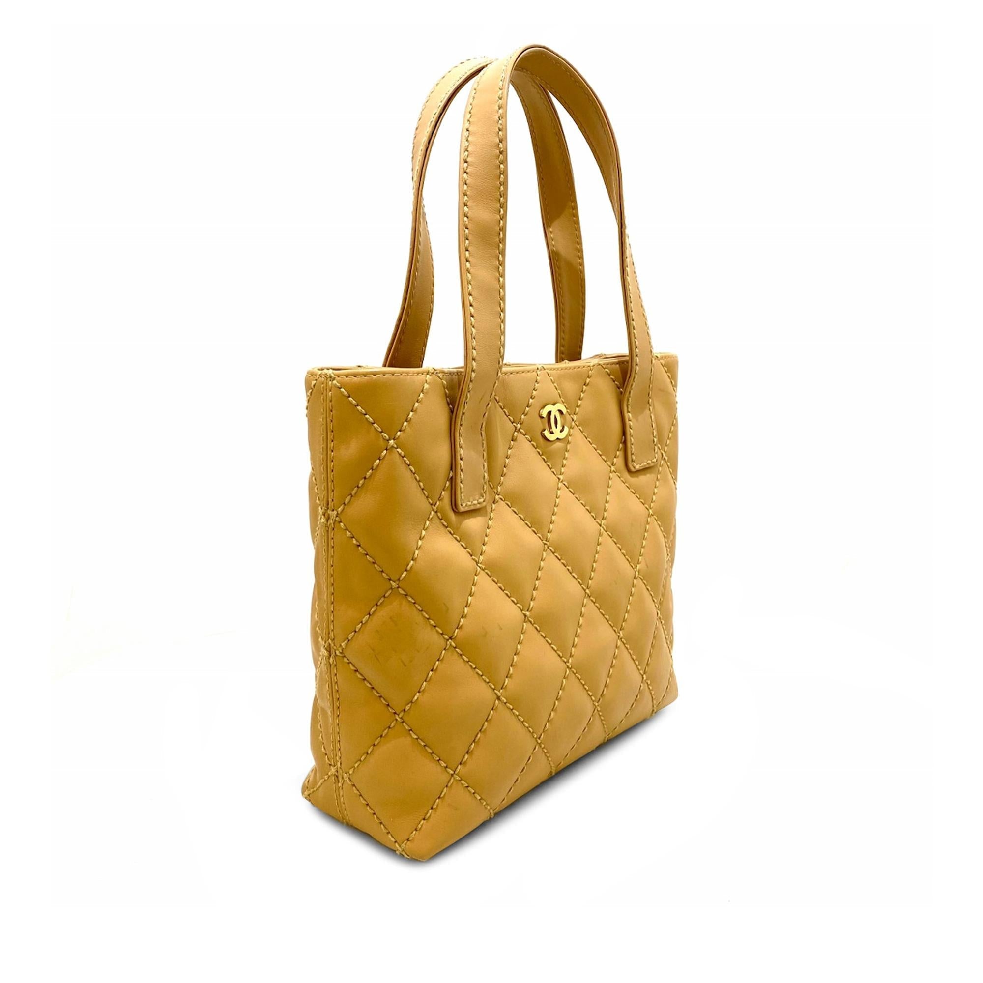 Chanel CC Wild Stitch Lambskin Handbag (SHG-dhxke3)