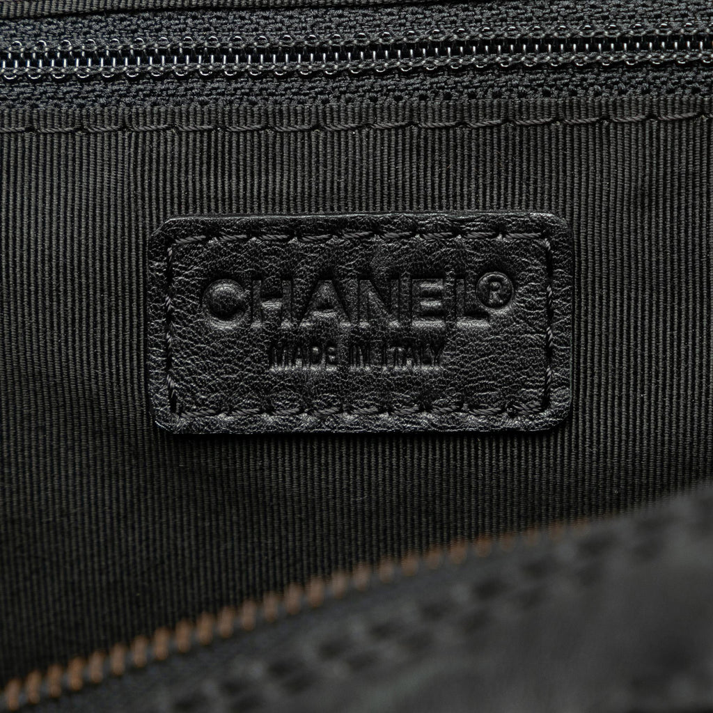 Chanel CC Wild Stitch Lambskin Handbag (SHG-19CouV)