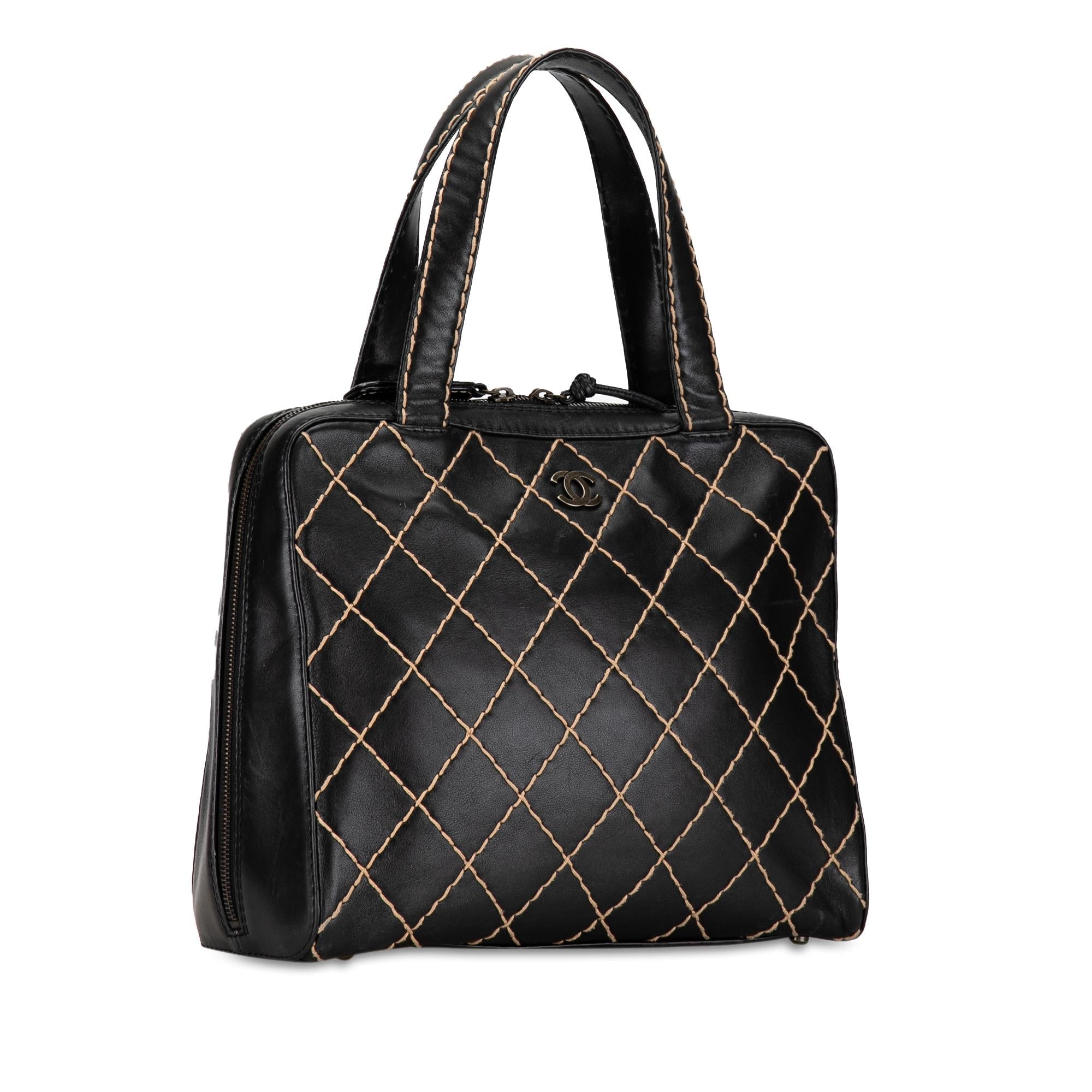 Chanel CC Wild Stitch Lambskin Handbag (SHG-19CouV)