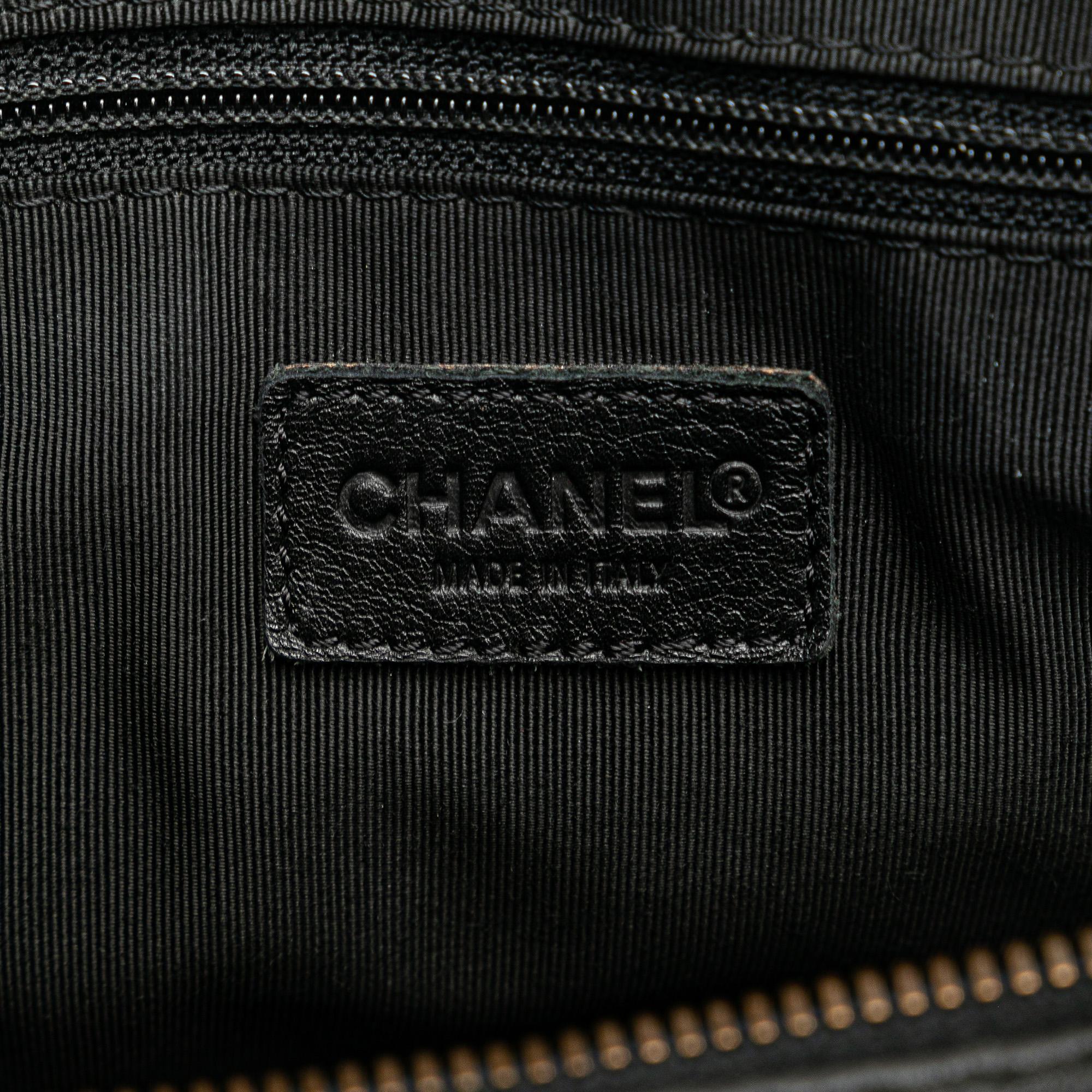 Chanel CC Wild Stitch Lambskin Handbag (SHG-GFLpJL)