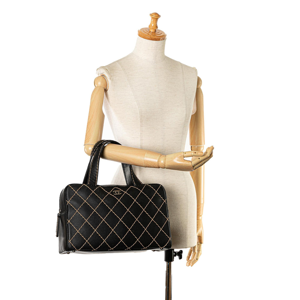 Chanel CC Wild Stitch Lambskin Handbag (SHG-GFLpJL)