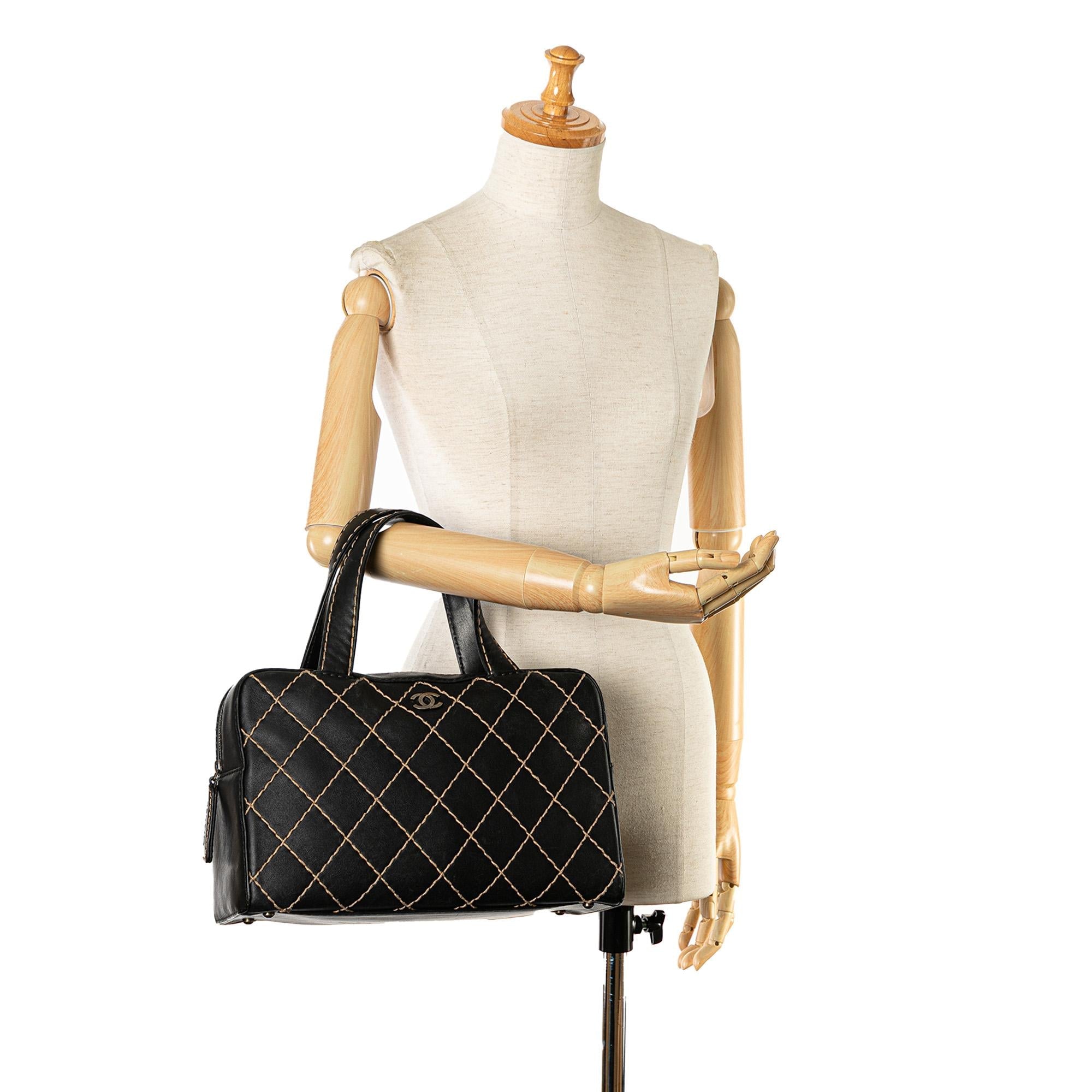 Chanel CC Wild Stitch Lambskin Handbag (SHG-GFLpJL)