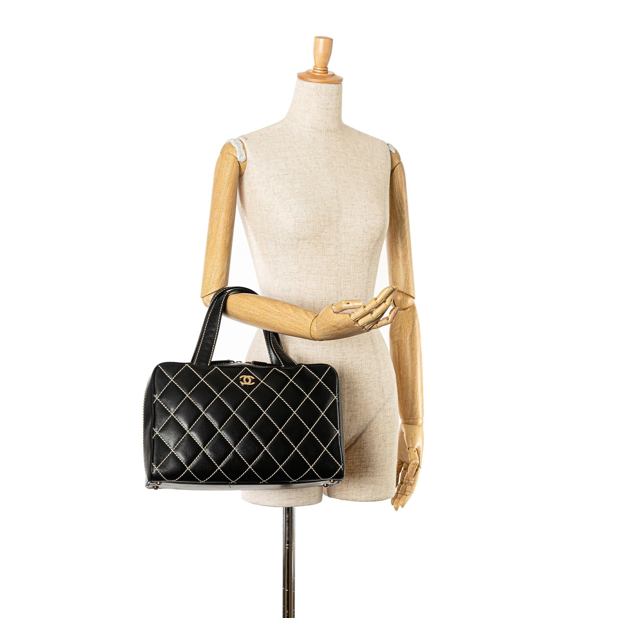 Chanel CC Wild Stitch Lambskin Handbag (SHG-SgvNml)