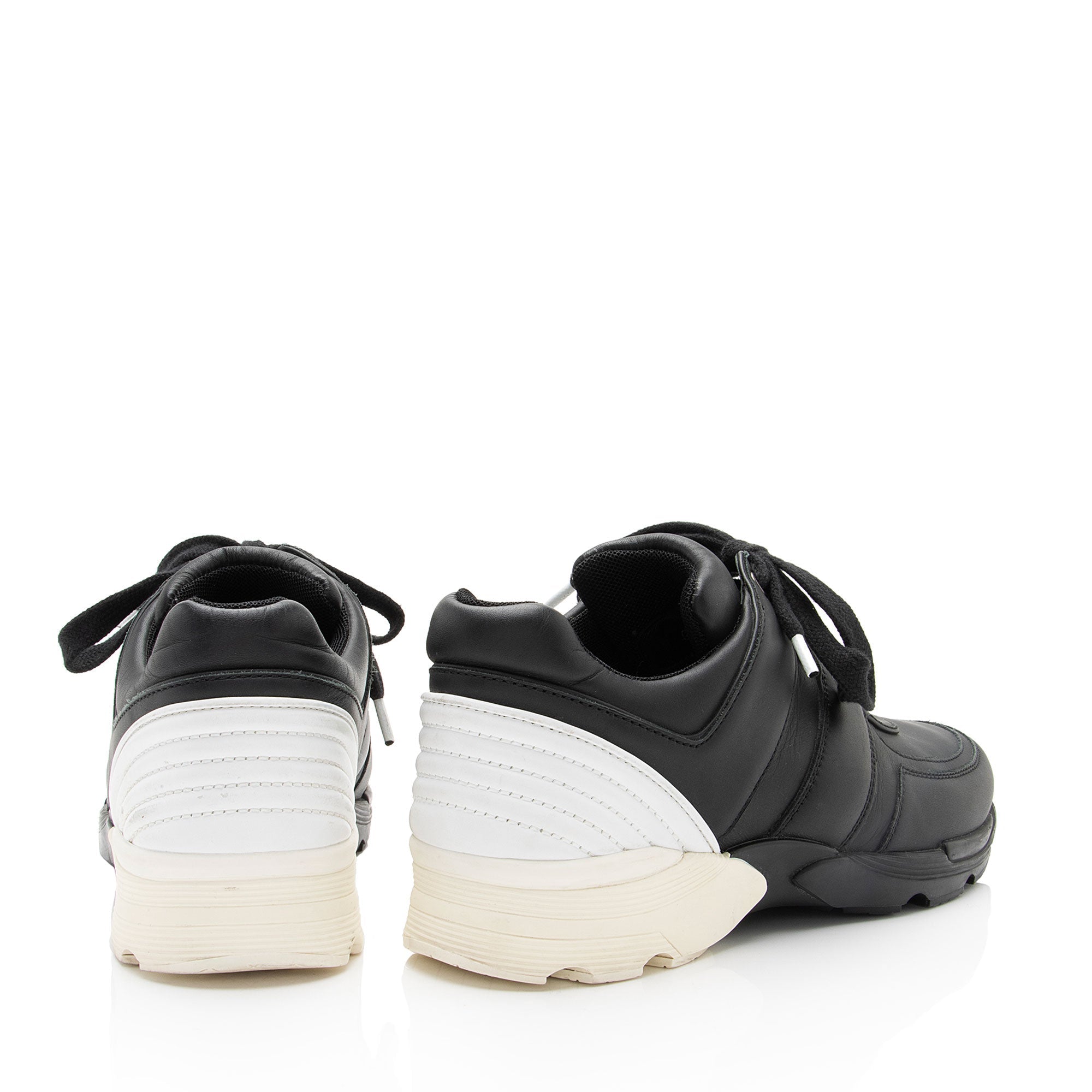 Chanel Calfskin CC Sneakers - Size 7 / 37 (SHF-CiGMEm)
