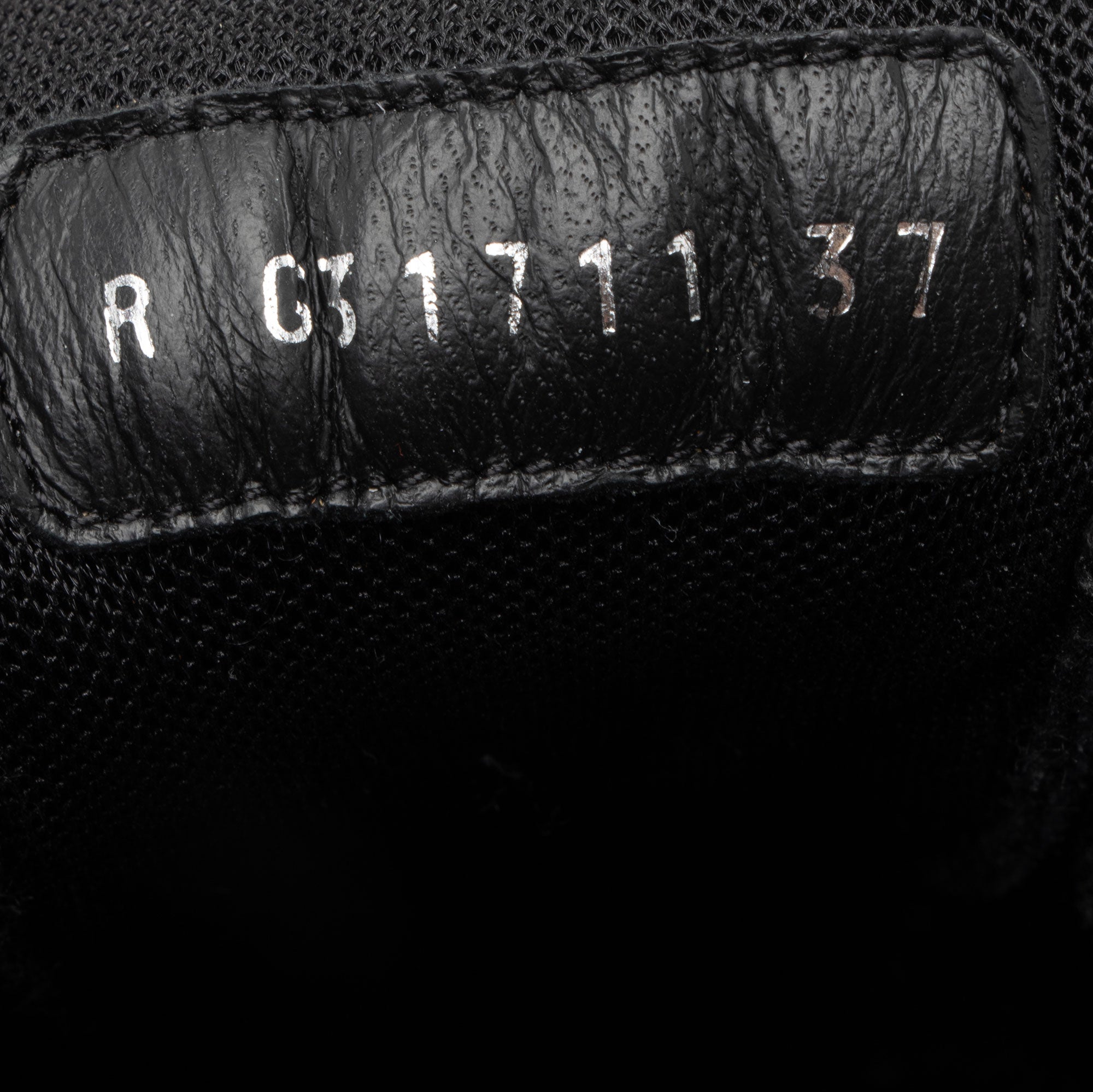 Chanel Calfskin CC Sneakers - Size 7 / 37 (SHF-CiGMEm)