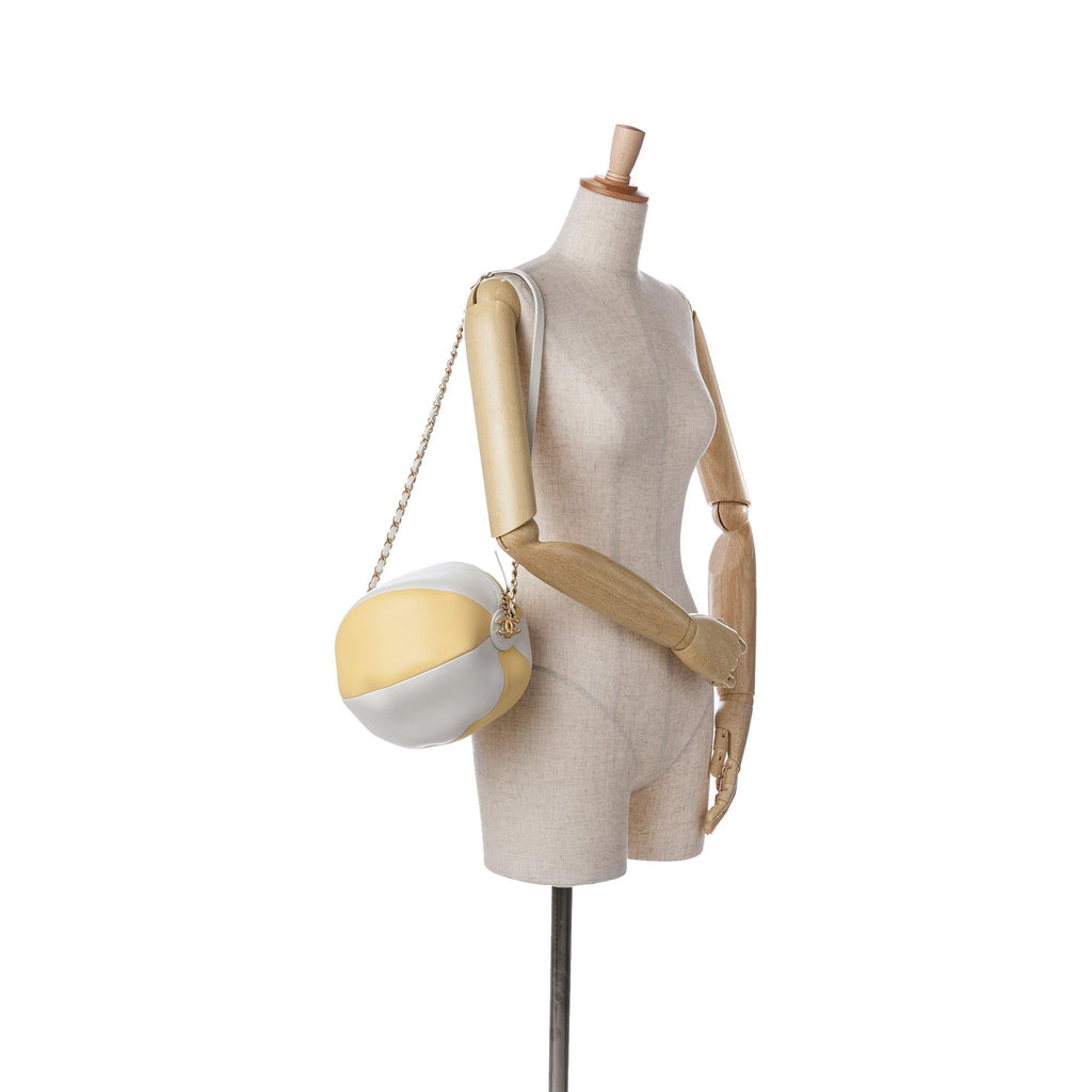 Chanel Calfskin Coco Beach Ball Bag (SHG-OiUAww)