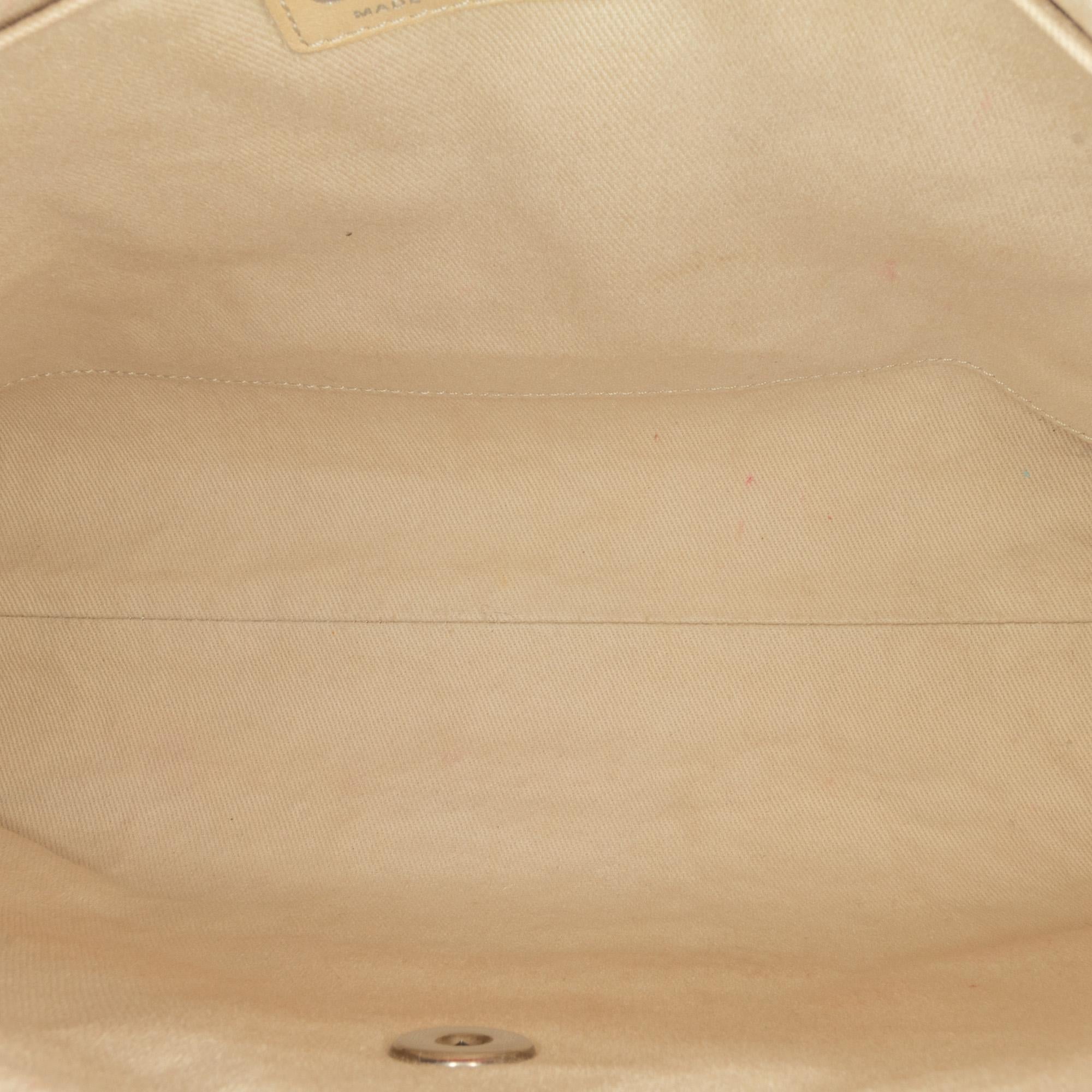 Chanel Calfskin In The Business Flap (SHG-qph0Di)