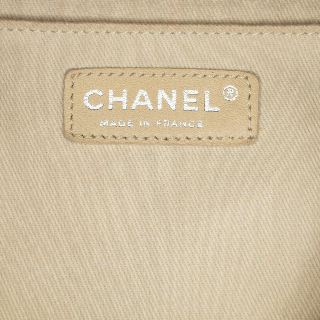 Chanel Calfskin In The Business Flap (SHG-qph0Di)