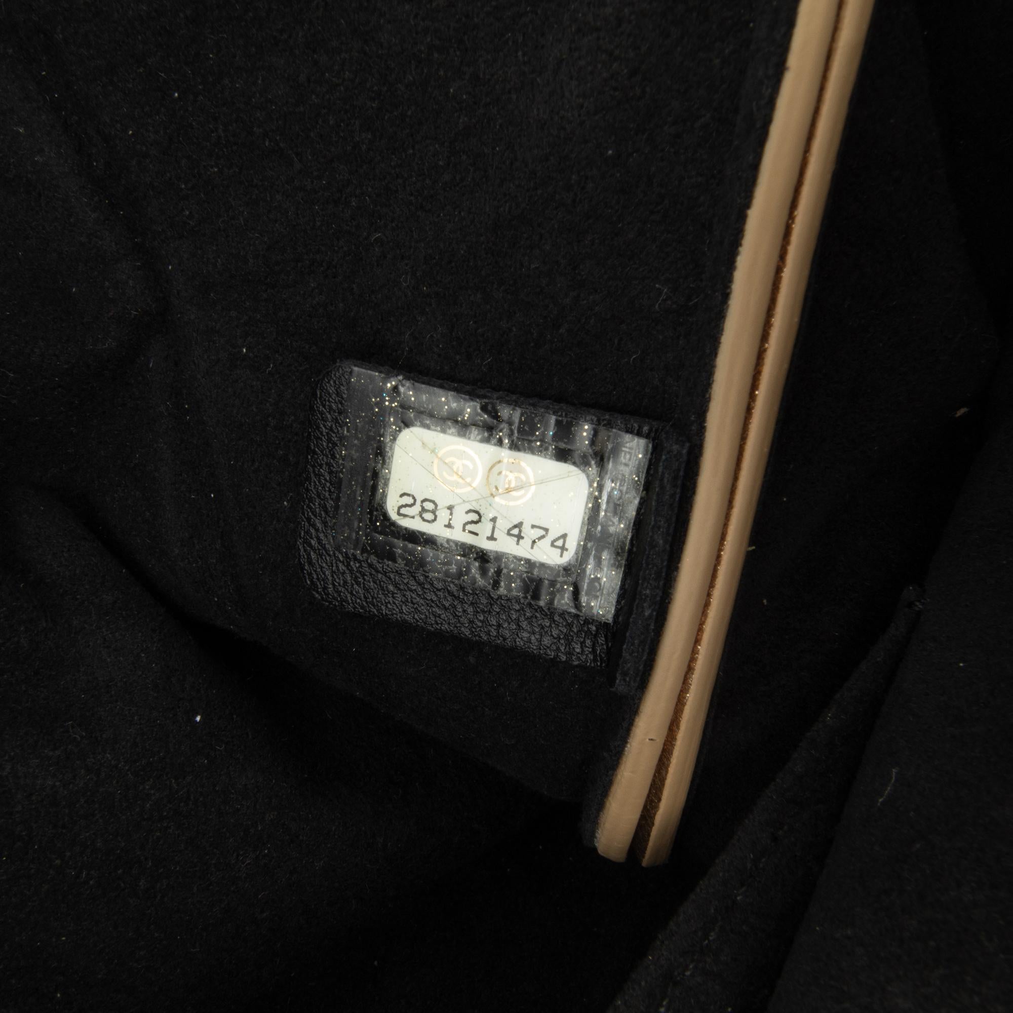 Chanel Calfskin Kiss Lock Frame Bag (SHG-jfYumG)