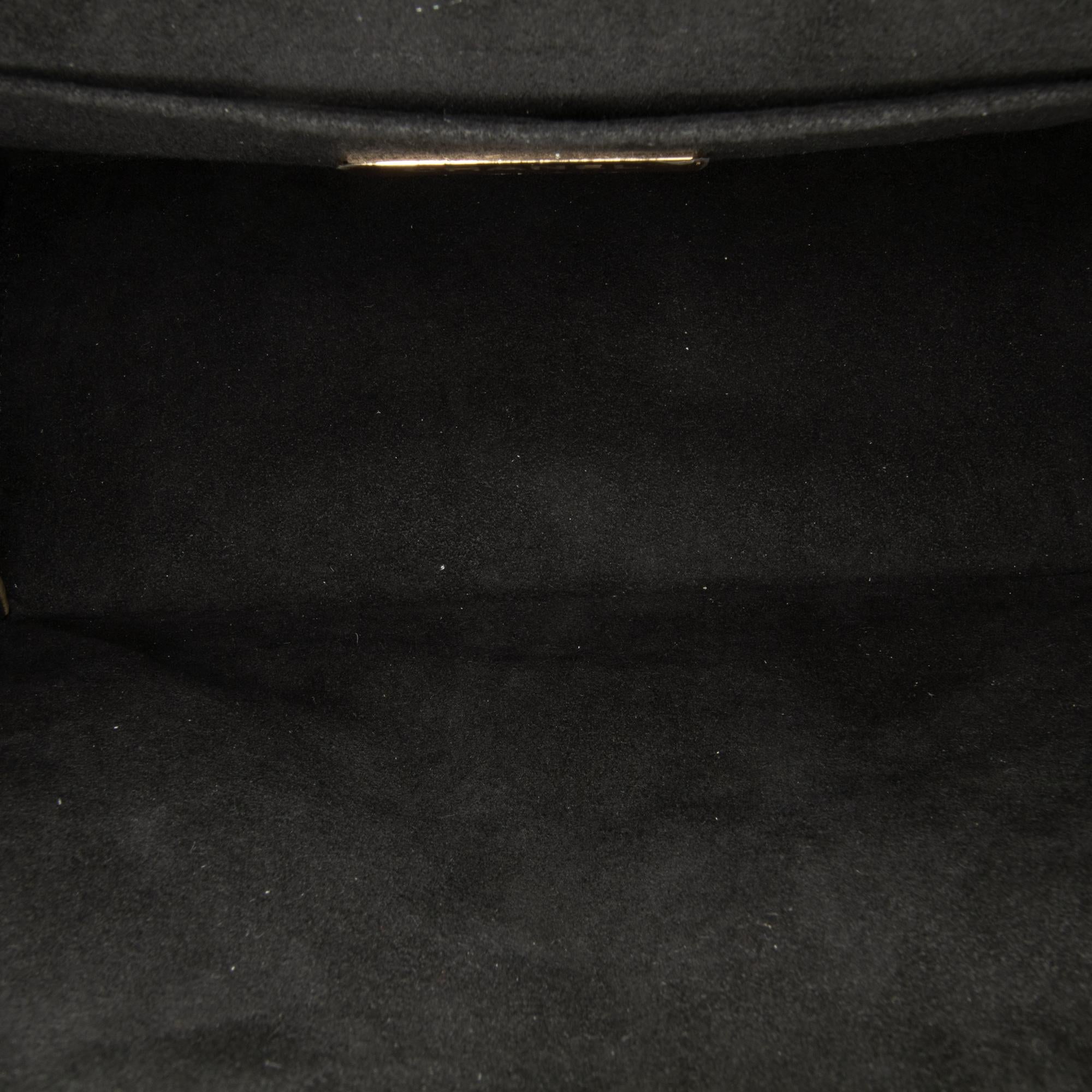 Chanel Calfskin Kiss Lock Frame Bag (SHG-h2SEo7)