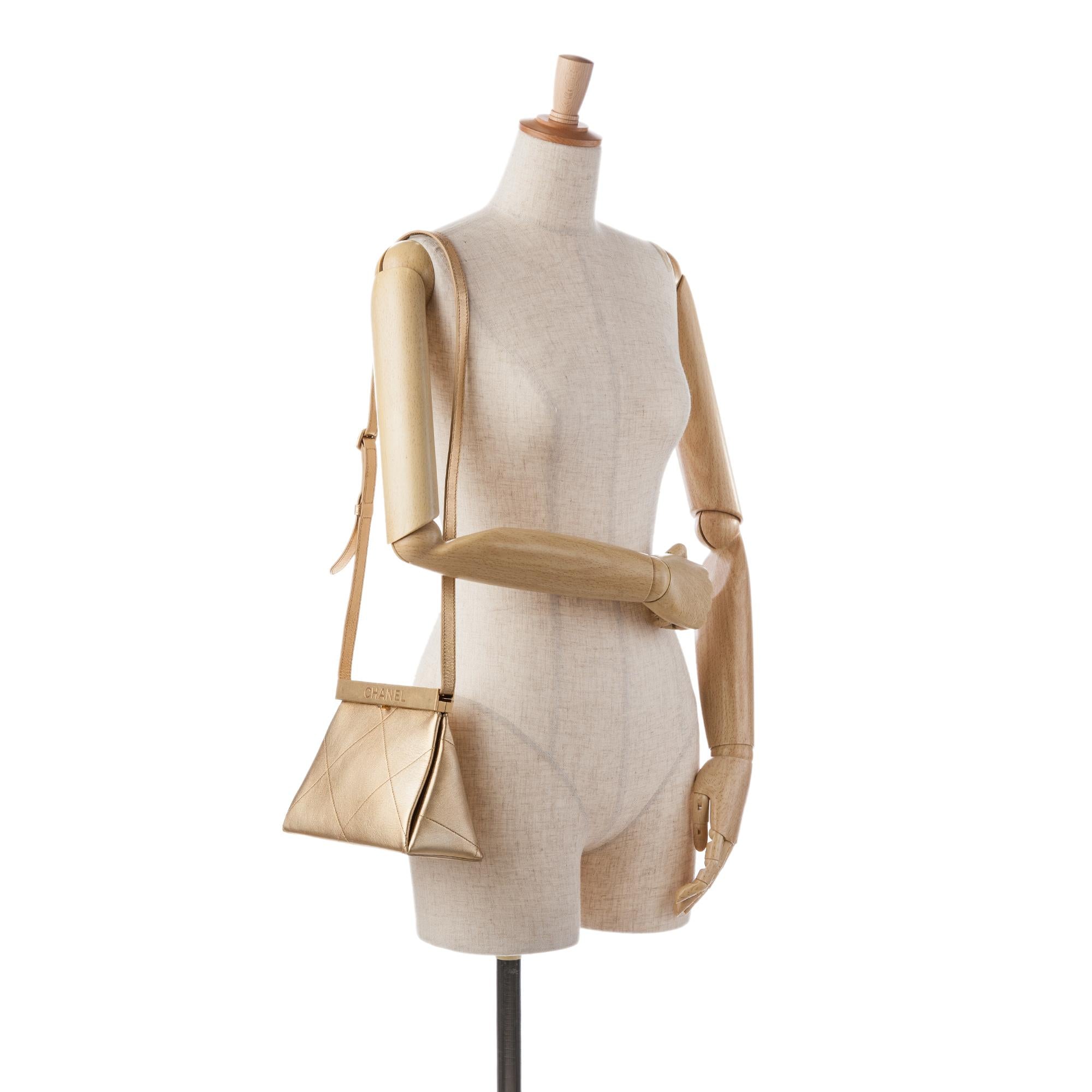 Chanel Calfskin Kiss Lock Frame Bag (SHG-h2SEo7)