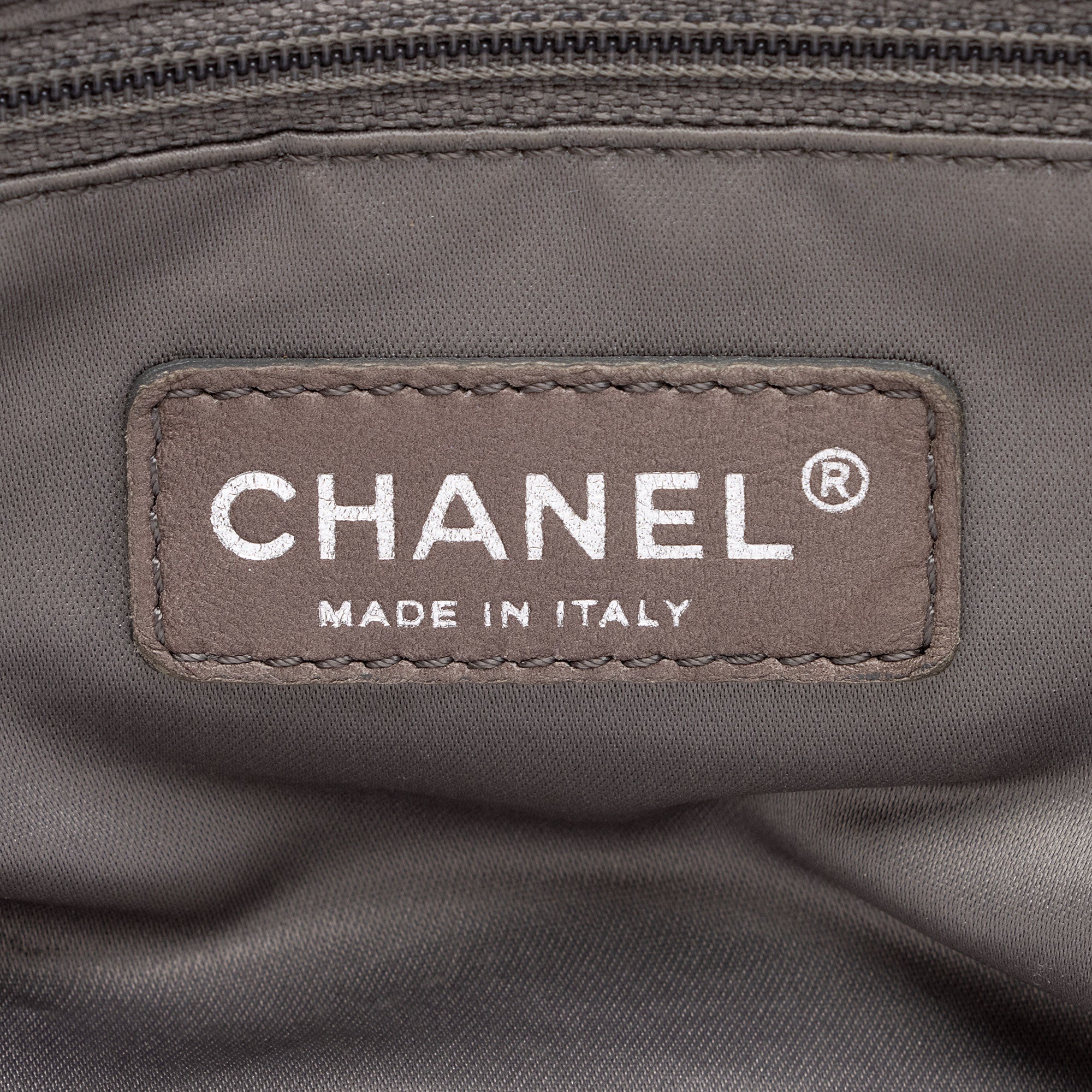 Chanel Calfskin Modern Chain CC Large Tote (SHF-ovDAqu)