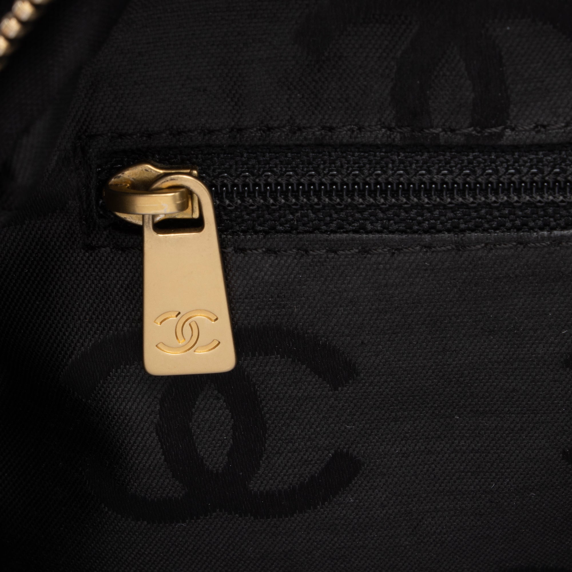 Chanel Calfskin Surpique Satchel (SHF-O6gojx)
