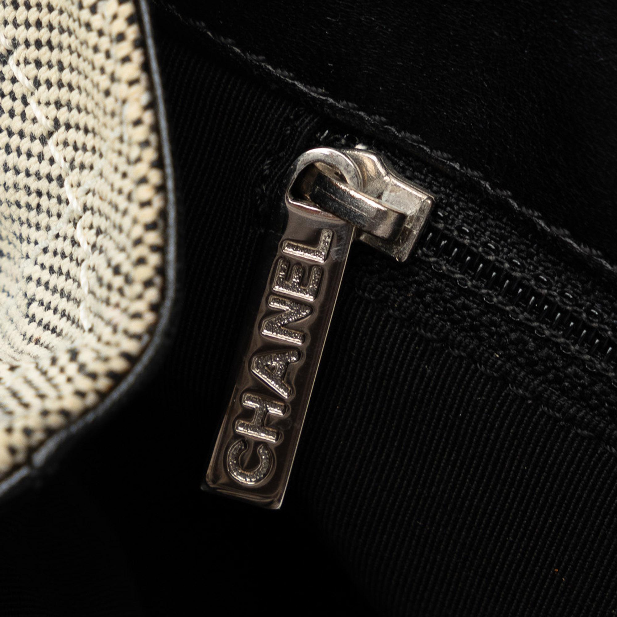 Chanel Camellia Cc No. 5 Baguette (SHG-5NQaai)