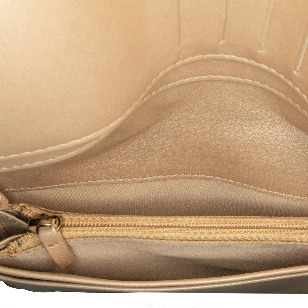 Chanel Camellia Embossed Lambskin Bifold Wallet (SHG-DrLXTc)