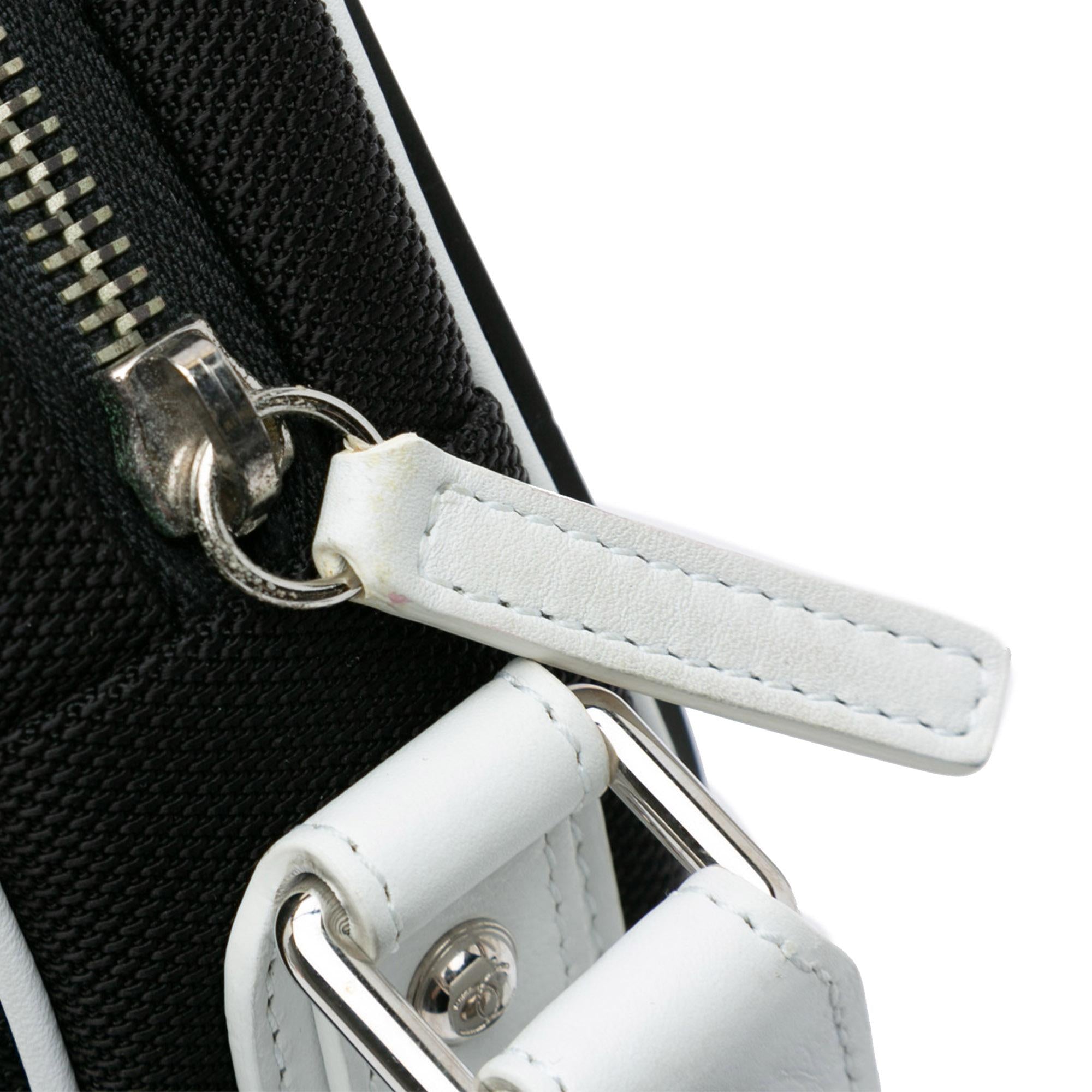 Chanel Canvas And Rubber Airlines Round Crossbody (SHG-JtvBer)