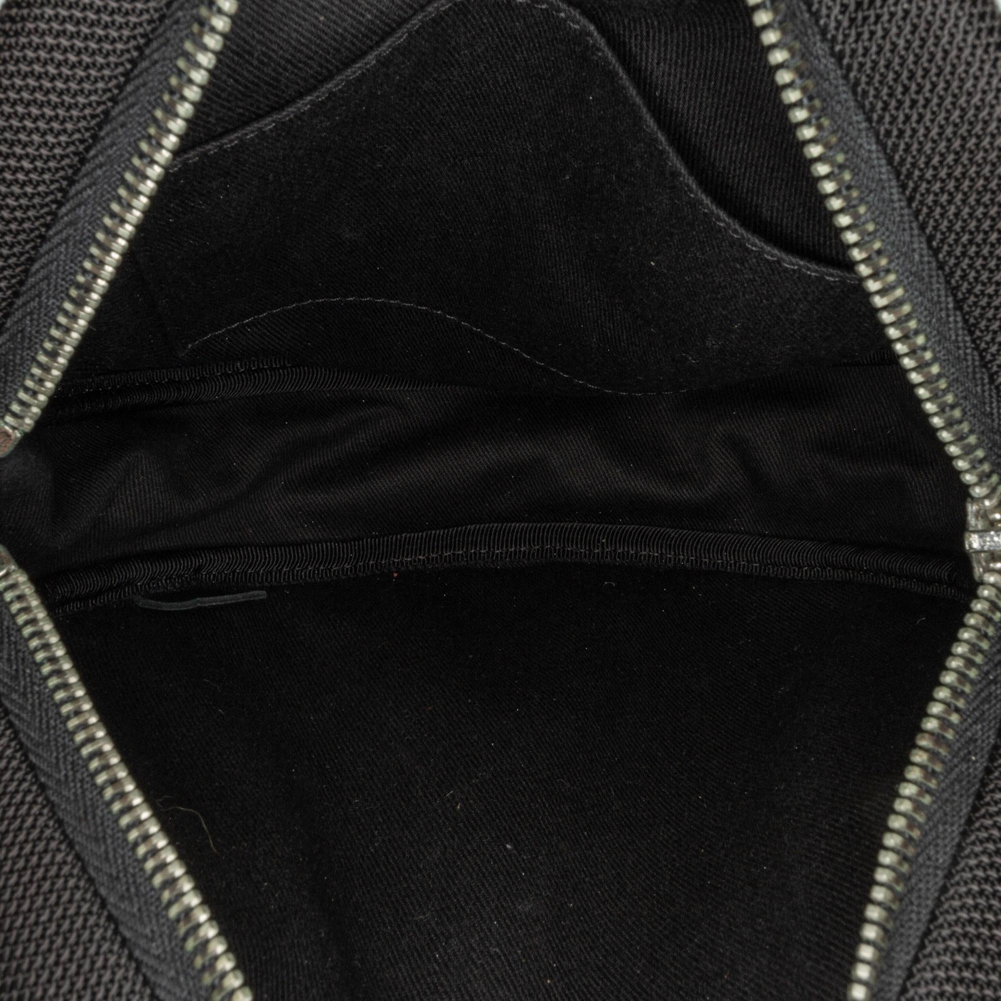 Chanel Canvas And Rubber Airlines Round Crossbody (SHG-JtvBer)