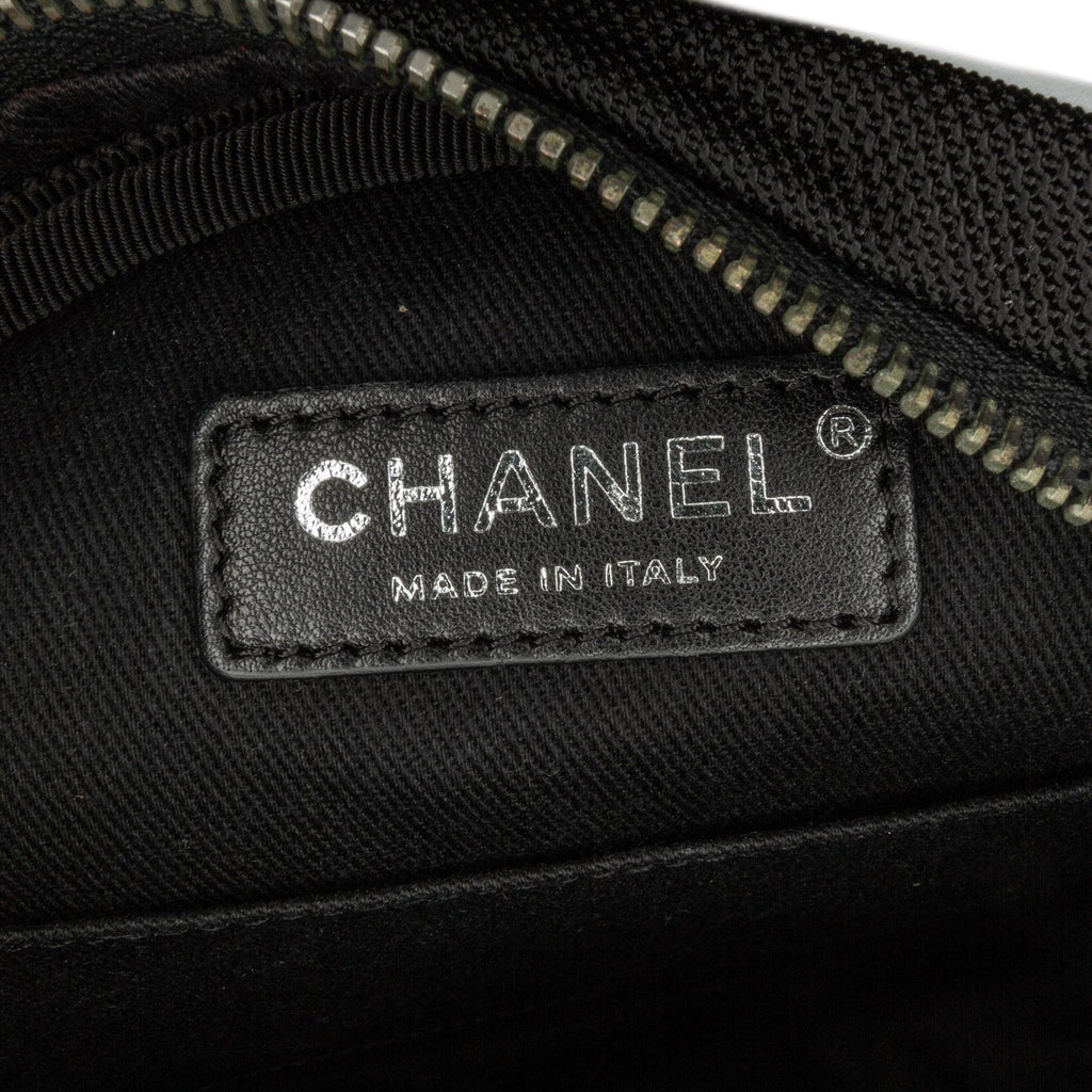 Chanel Canvas And Rubber Airlines Round Crossbody (SHG-JtvBer)