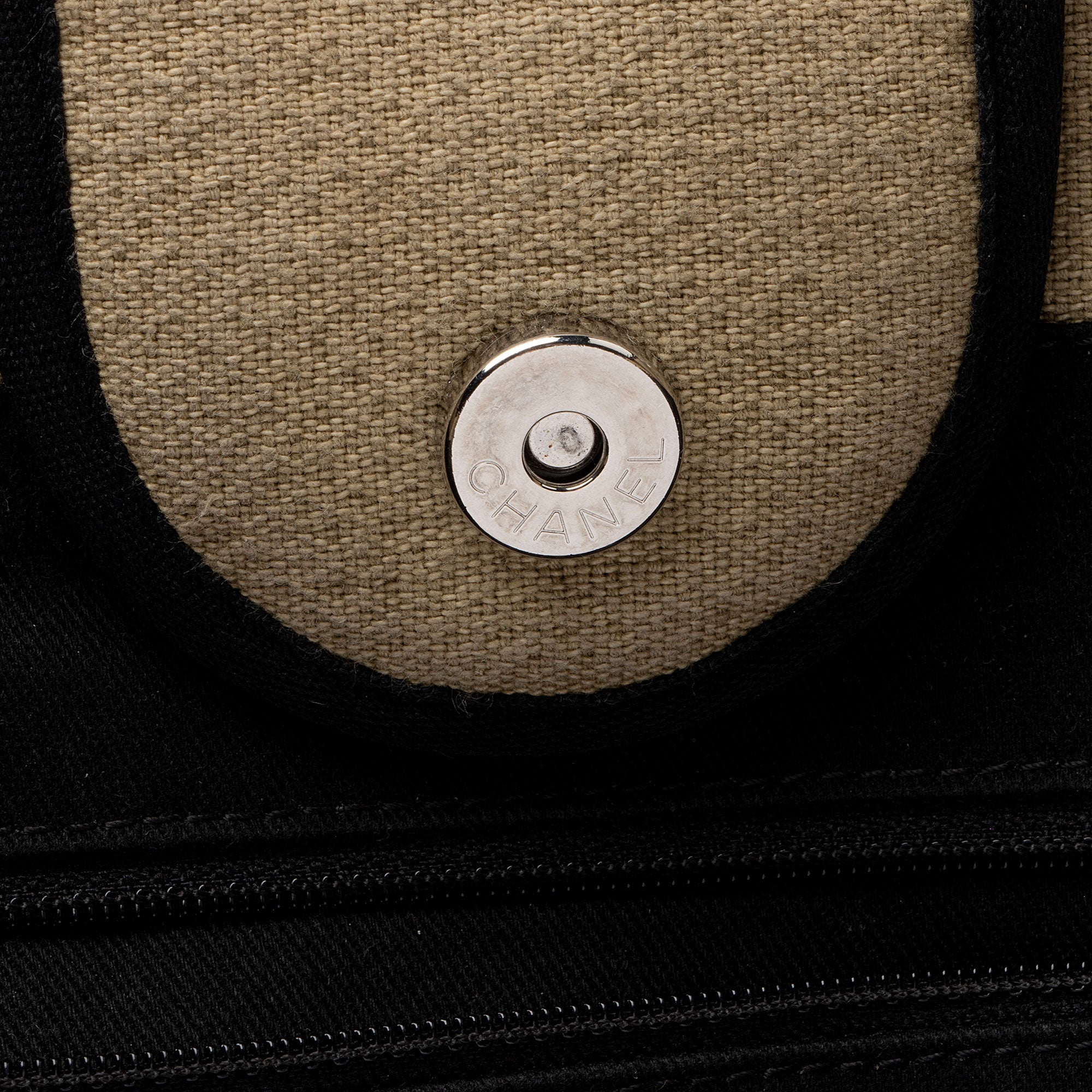 Chanel Canvas Deauville Medium Tote (SHF-SYyjAd)