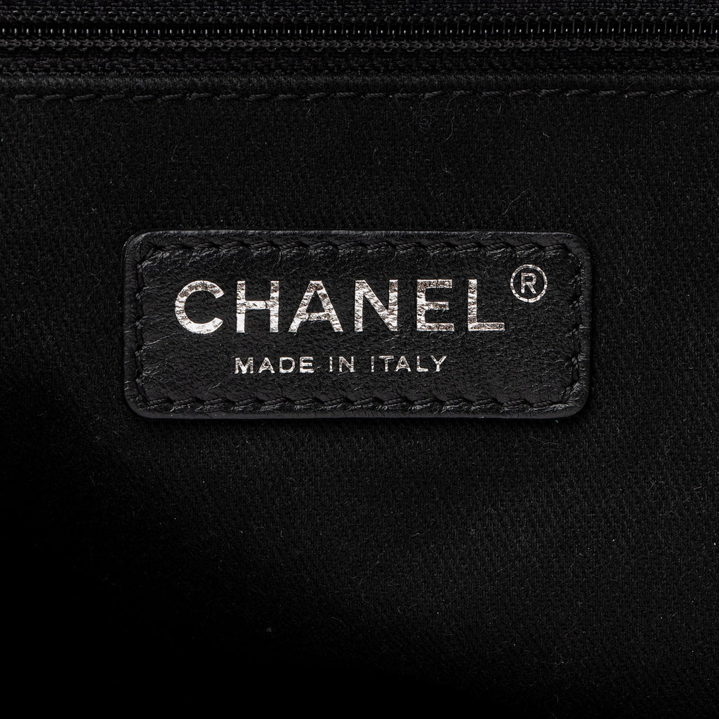 Chanel Canvas Deauville Medium Tote (SHF-SYyjAd)