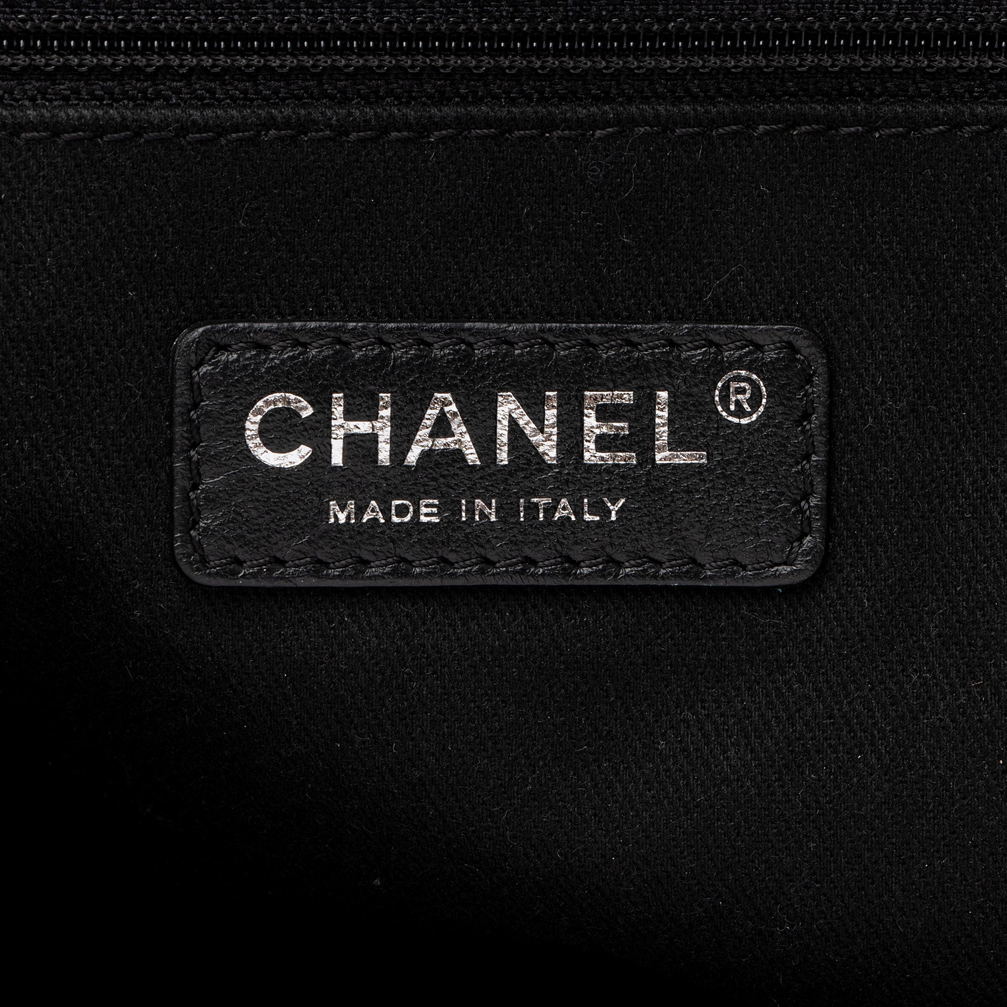 Chanel Canvas Deauville Medium Tote (SHF-SYyjAd)