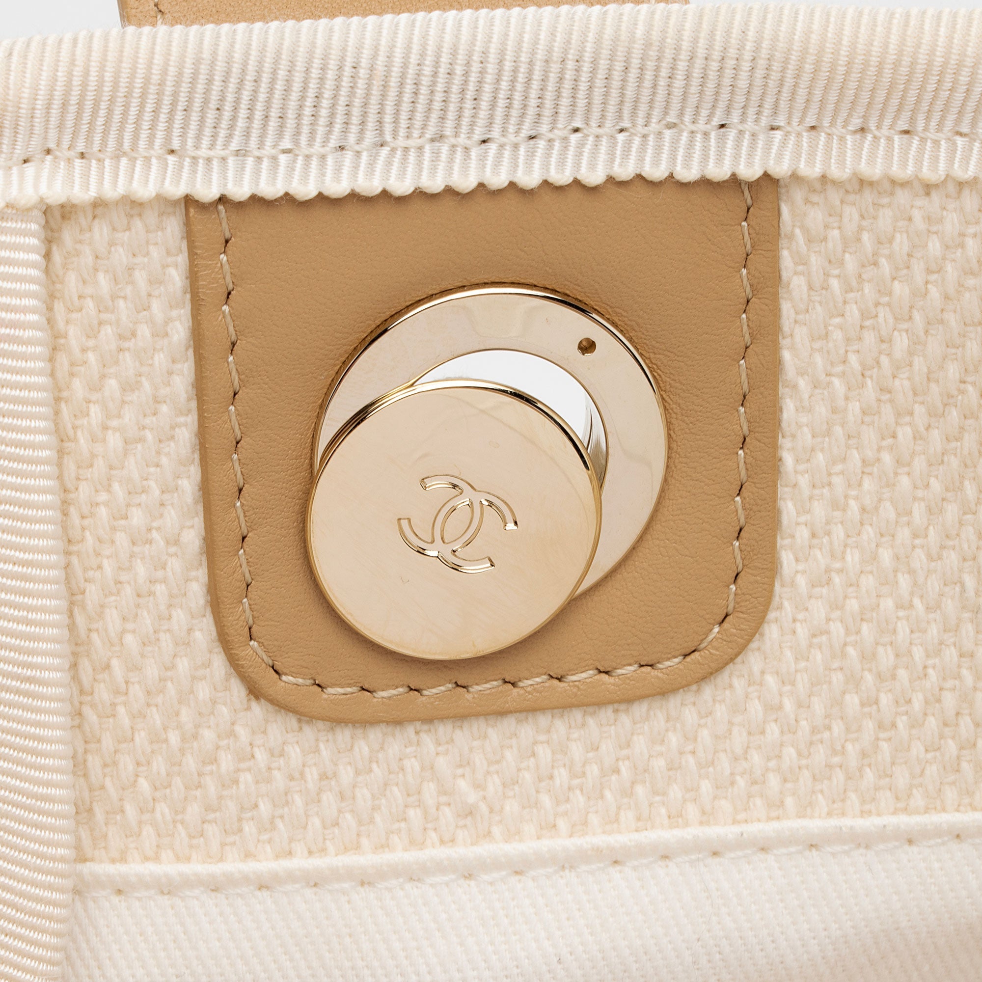Chanel Canvas Pearl Deauville Medium Tote (SHF-Hmgrlc)